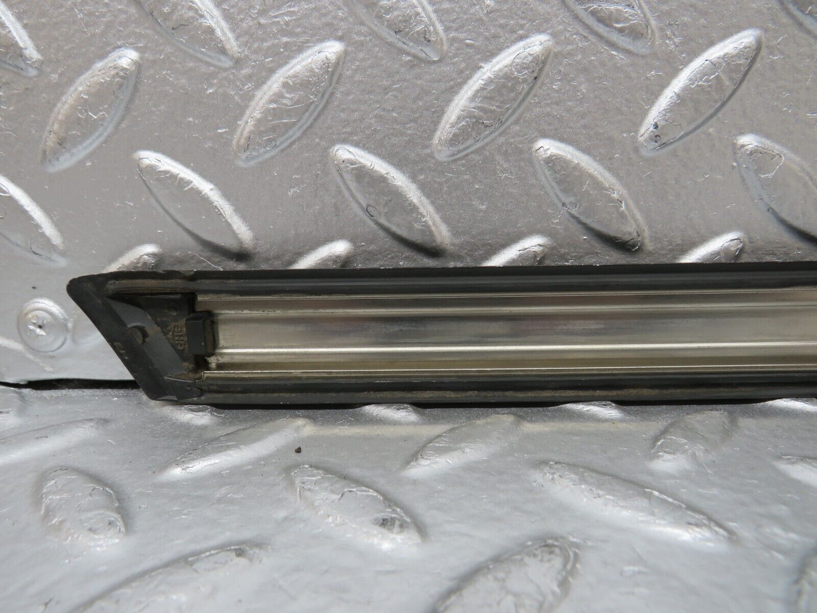 30790 Mercedes-Benz W201 190E 2.0L Rear Right Fender Wing Centre Moulding Trim