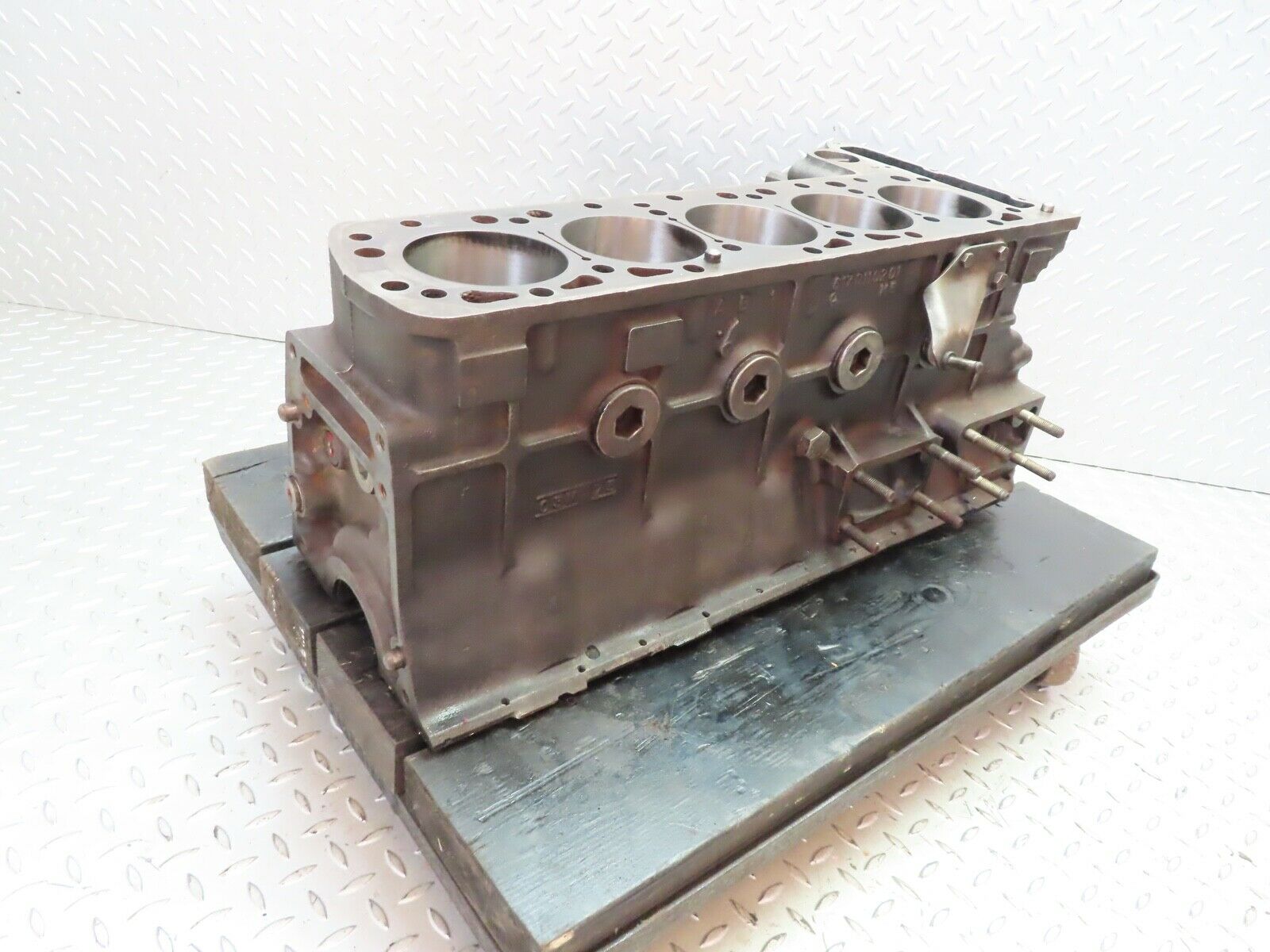 19282 Mercedes-Benz W123 300D Engine Block OM617.912 6170110201