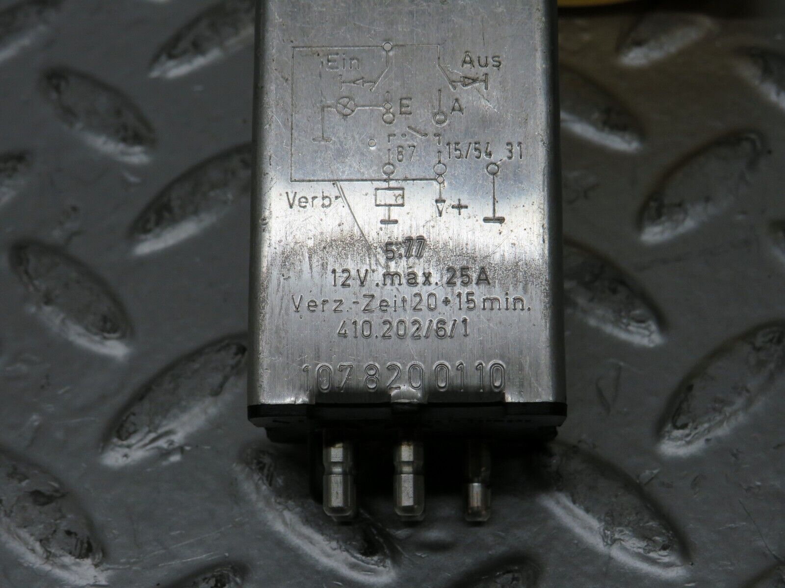 26201 Mercedes-Benz W116 450SE Heated Window Relay 1078200110