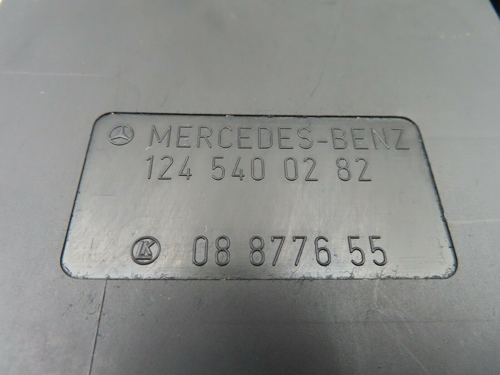 6521 Mercedes-Benz S124 E220 Wagon Fuse Box Lid Cover Panel 1245400282