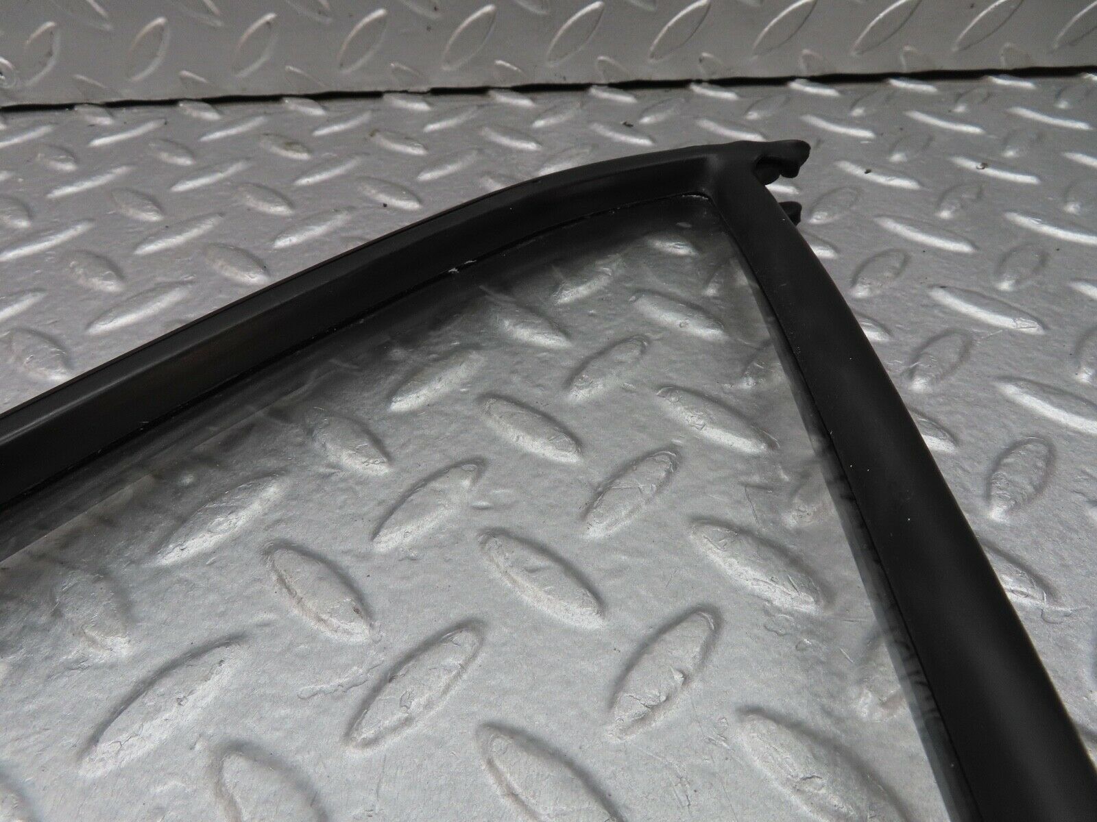 18075 Mercedes-Benz W123 200 Rear Right Quarter Window Glass 1237350224