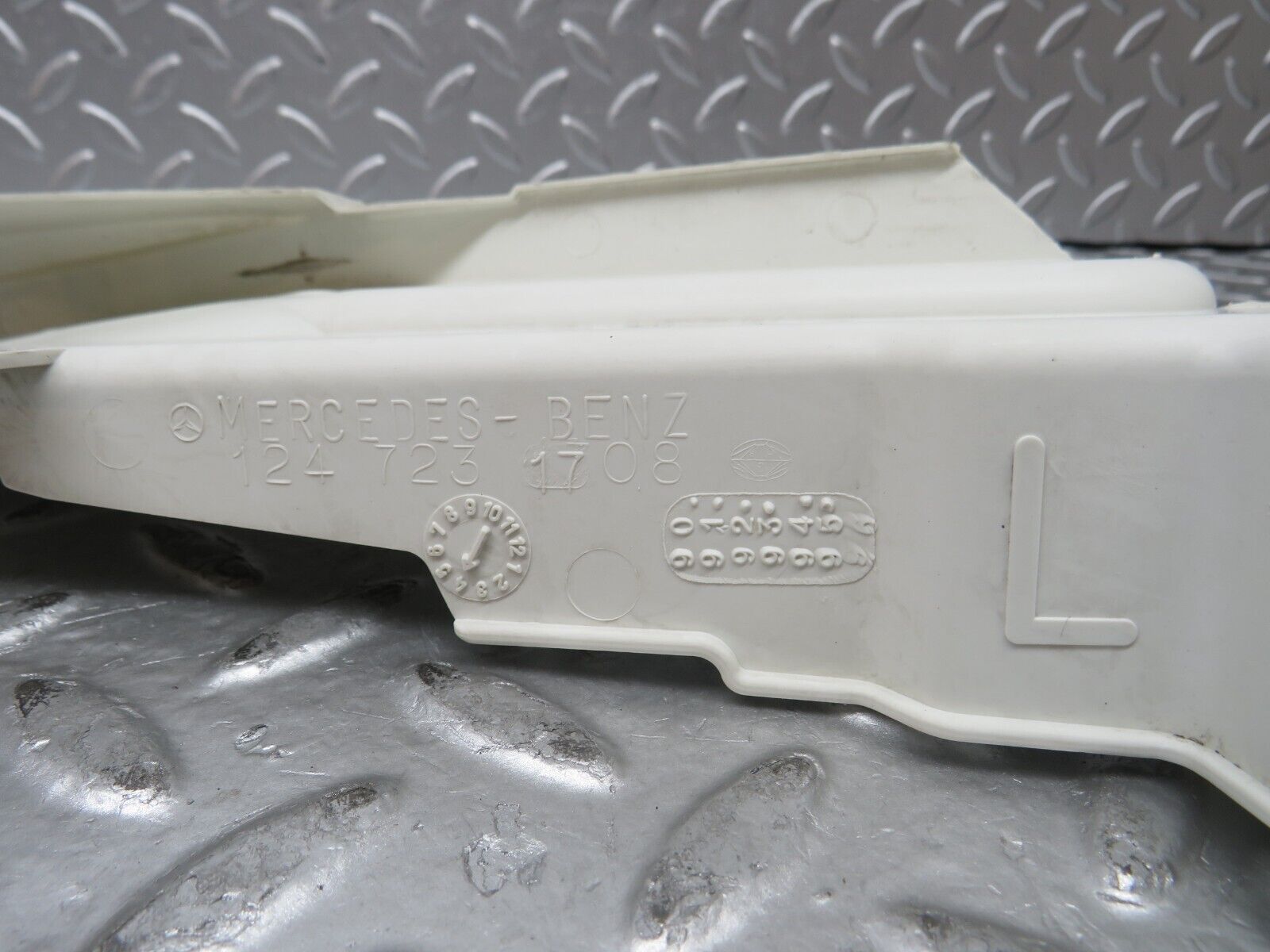 27507 Mercedes-Benz S124 300TE Fr. Door Lock Cover Pair 1247231808 1247231708