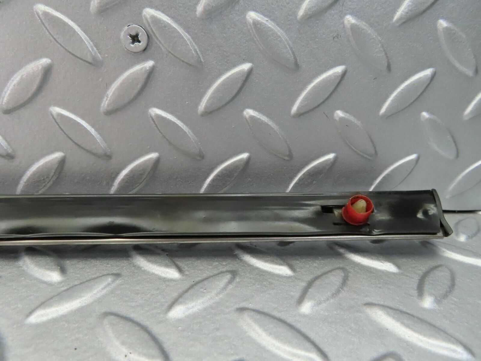 7872 Mercedes-Benz W115 220D Centre Fender Wing Chrome Trim Rear Right