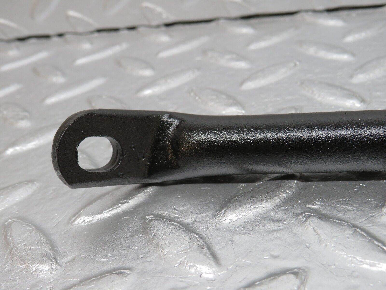 32926 Mercedes-Benz W123 300D Power Steering Pump Holder Bracket