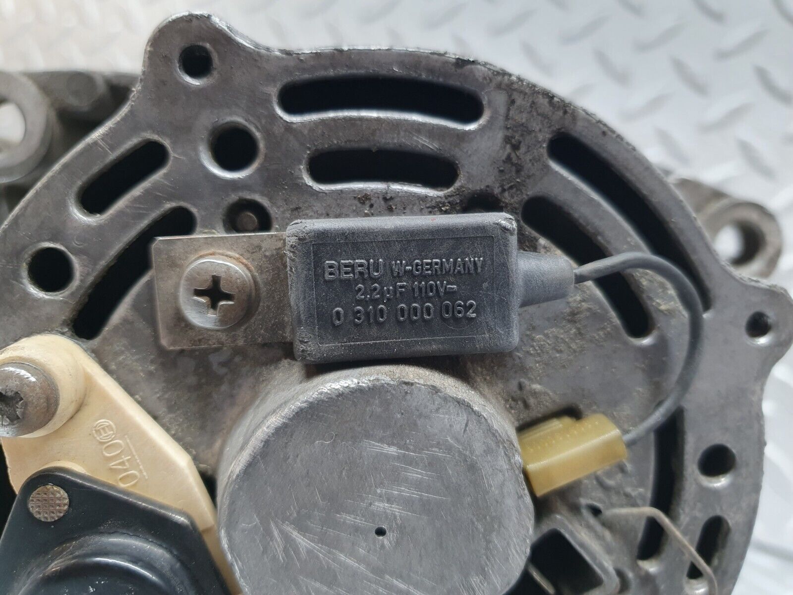 41445 Mercedes-Benz W124 200E Alternator Generator Bosch 0120489323 6011550115