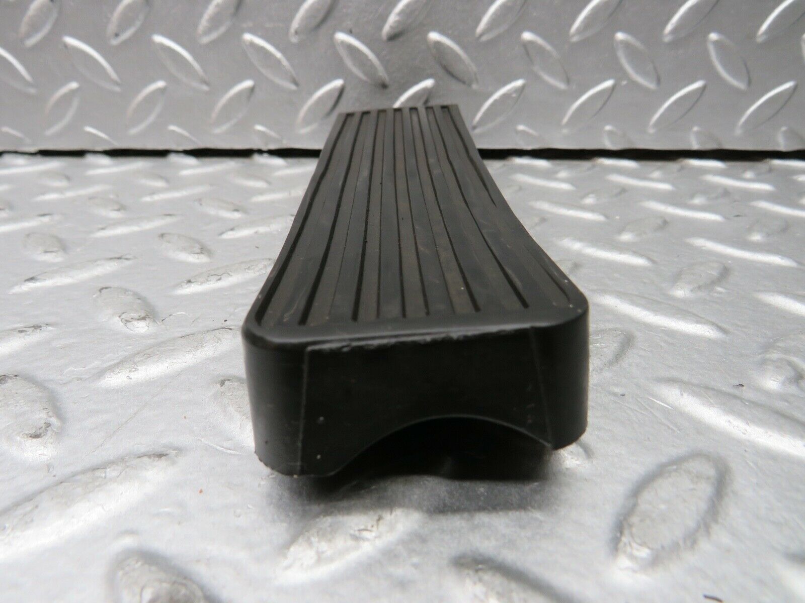 21848 Mercedes-Benz W123 Accelerator Pedal Rubber 1233010082