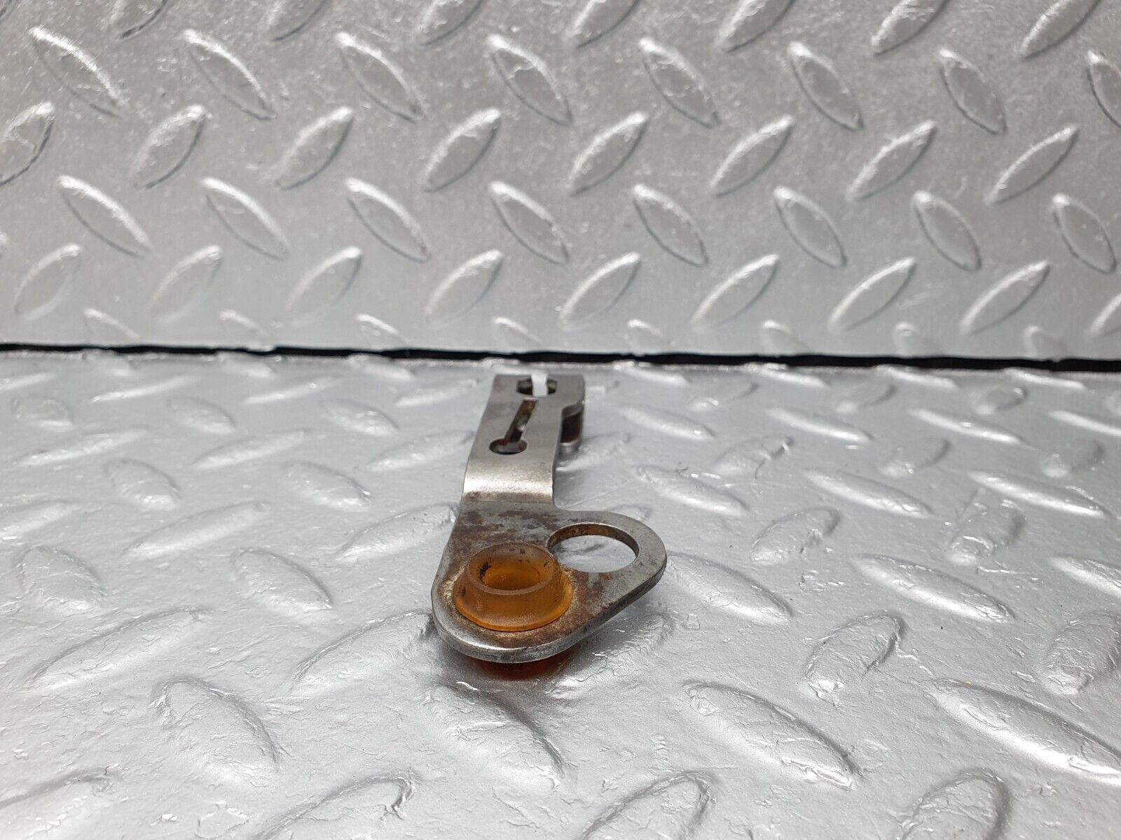 41282 Mercedes-Benz W126 300SE Automatic Gearbox Linkage Bracket