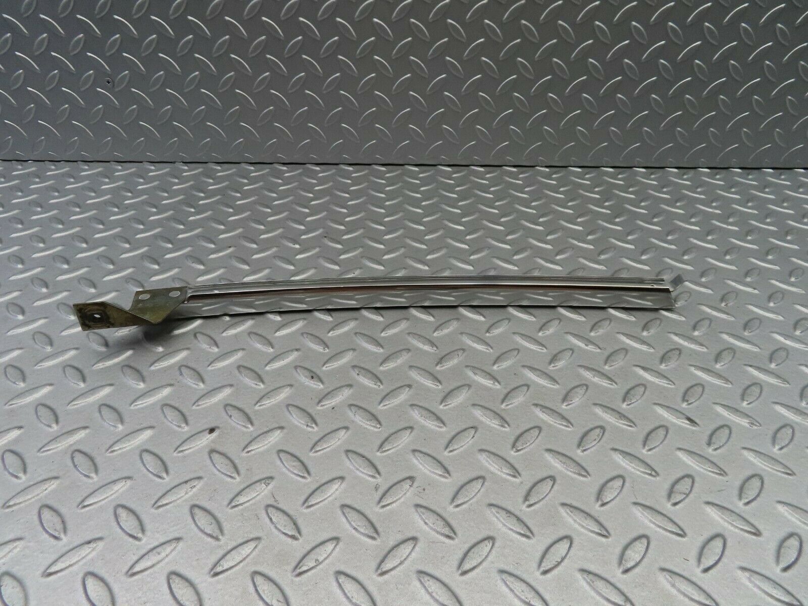 6224 Mercedes-Benz W126 380SE Rear Left Chrome Window Channel