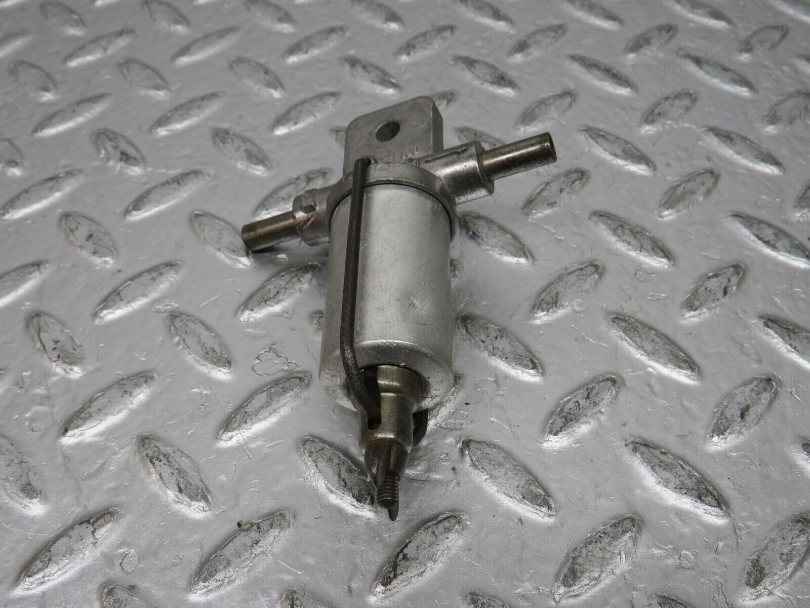 0357 Mercedes-Benz W120 180D Ponton Fuel Prefilter 001477060