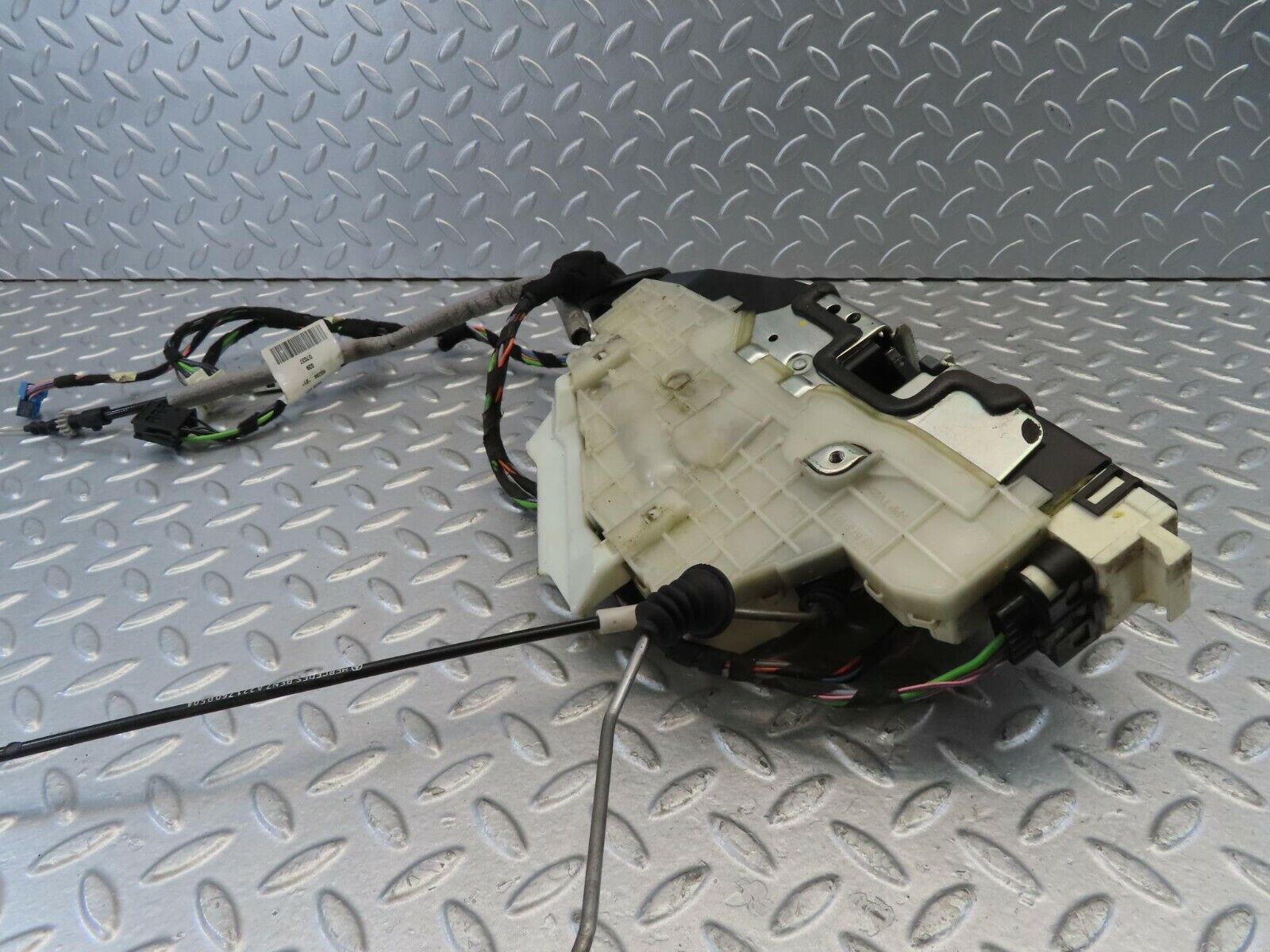 11175 Mercedes-Benz W221 S320 Rear Left Soft Close Door Lock 2217302935