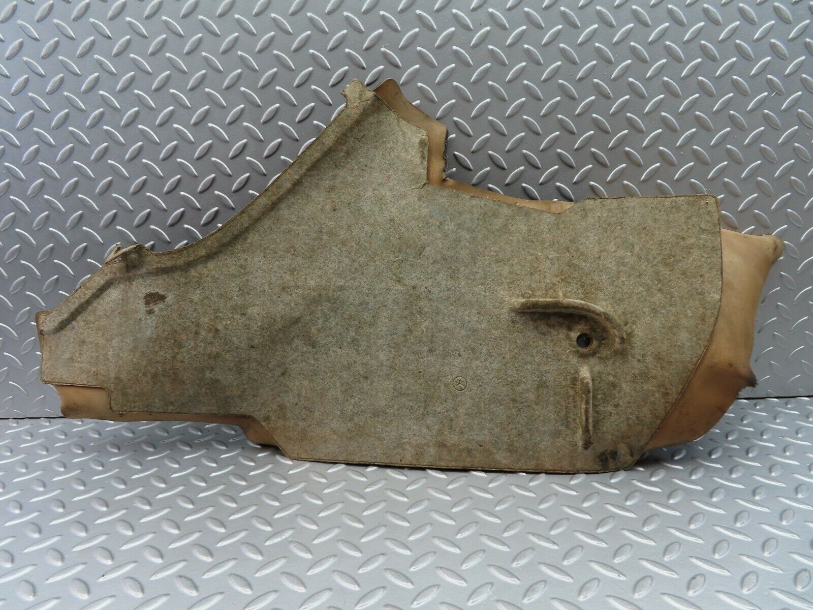 6652 Mercedes-Benz S124 E220 Wagon Centre Console Cover Carpet Left Side