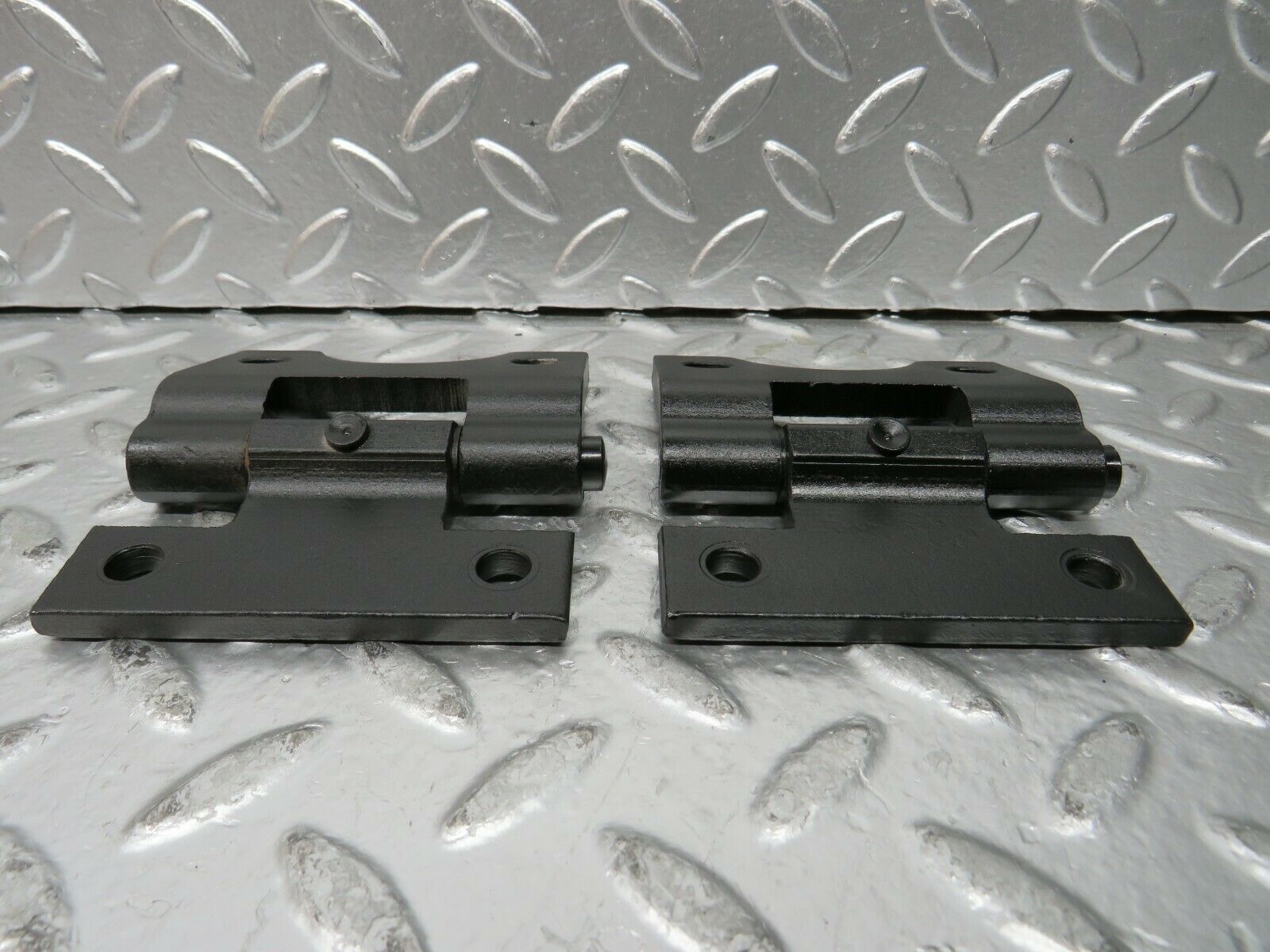 23376 Mercedes-Benz W116 350SE Right Door Hinges Pair