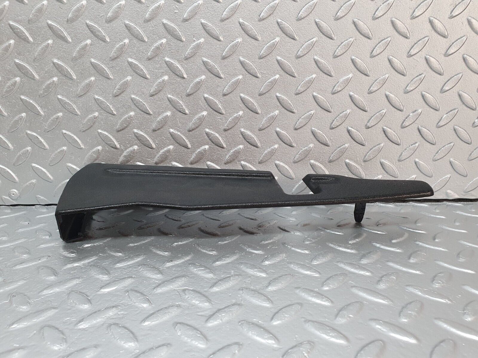 40788 Mercedes-Benz W123 300D Front Right Seat Cover Trim Black 1239100618