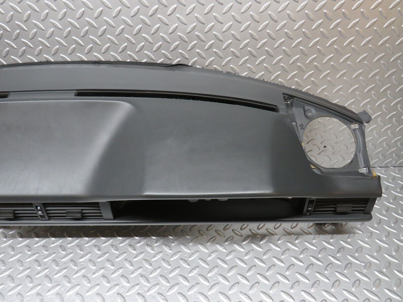 31338 Mercedes-Benz S124 220TE Wagon Dashboard Black