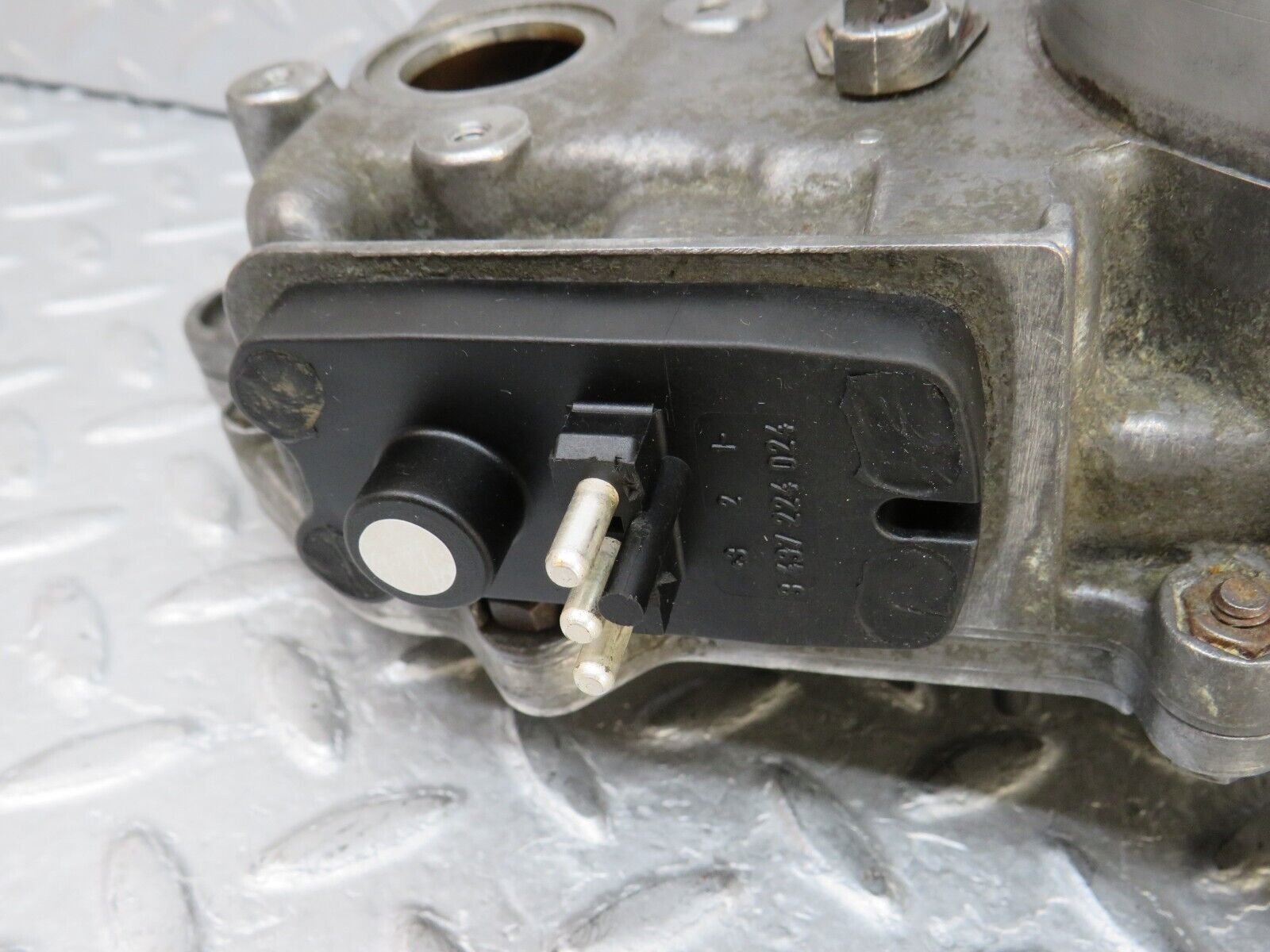 36667 Mercedes-Benz W201 190E 2.0L Air Flow Mass Sensor Bosch 0438121001 1021410990