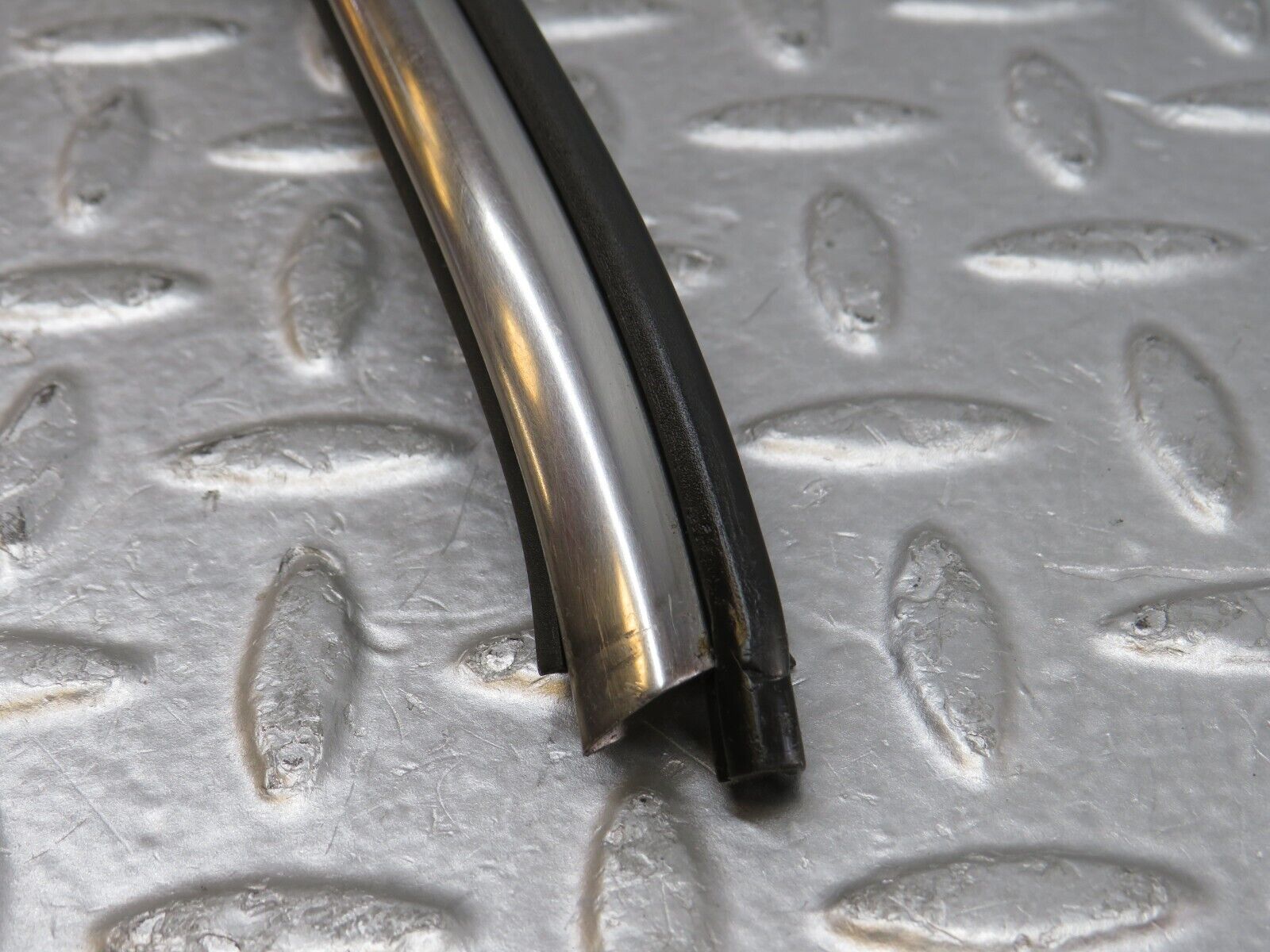 37432 Mercedes-Benz W109 300SEL Rear Right Fender Wing Centre Moulding Trim