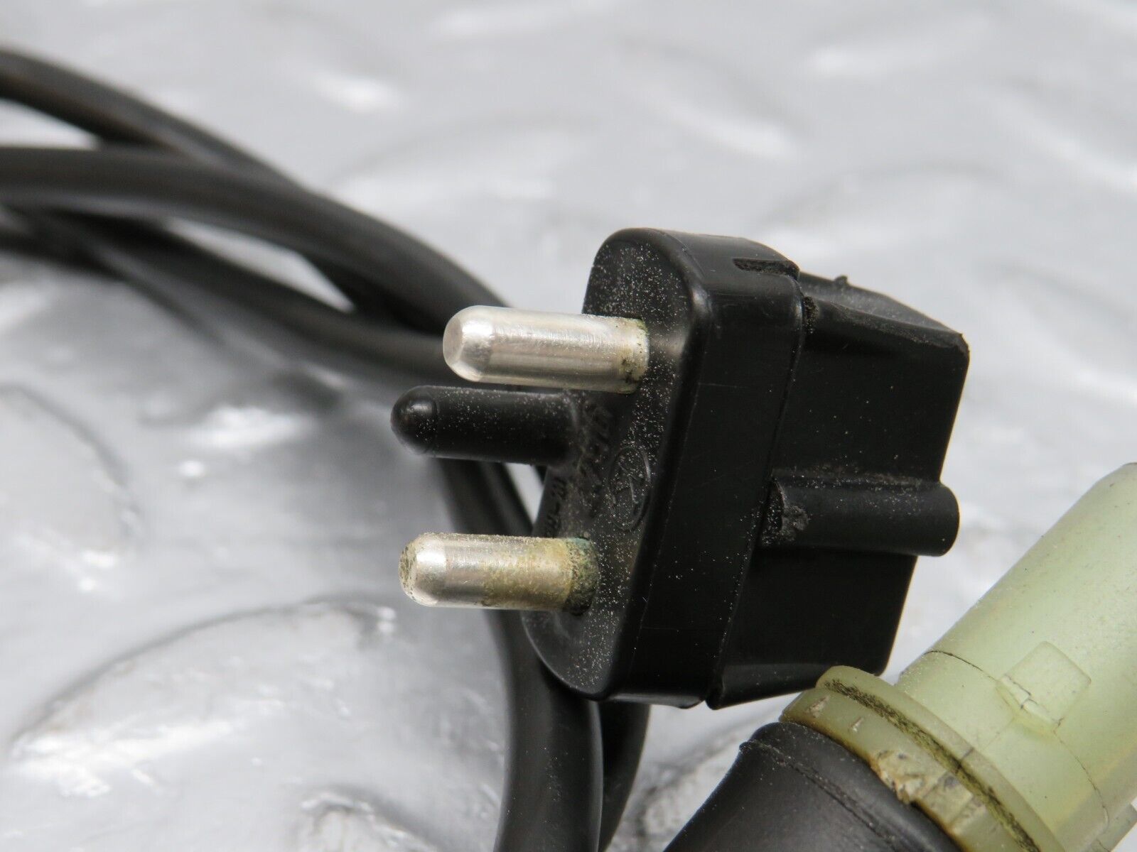 38884 Mercedes-Benz W201 190E 2.6L Front Wing Indicator Cable Wire 1249971881