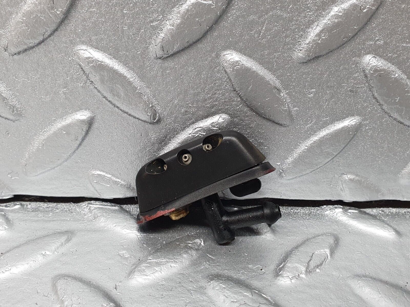 41301 Mercedes-Benz S124 E220 Wagon Windscreen Washer Nozzle