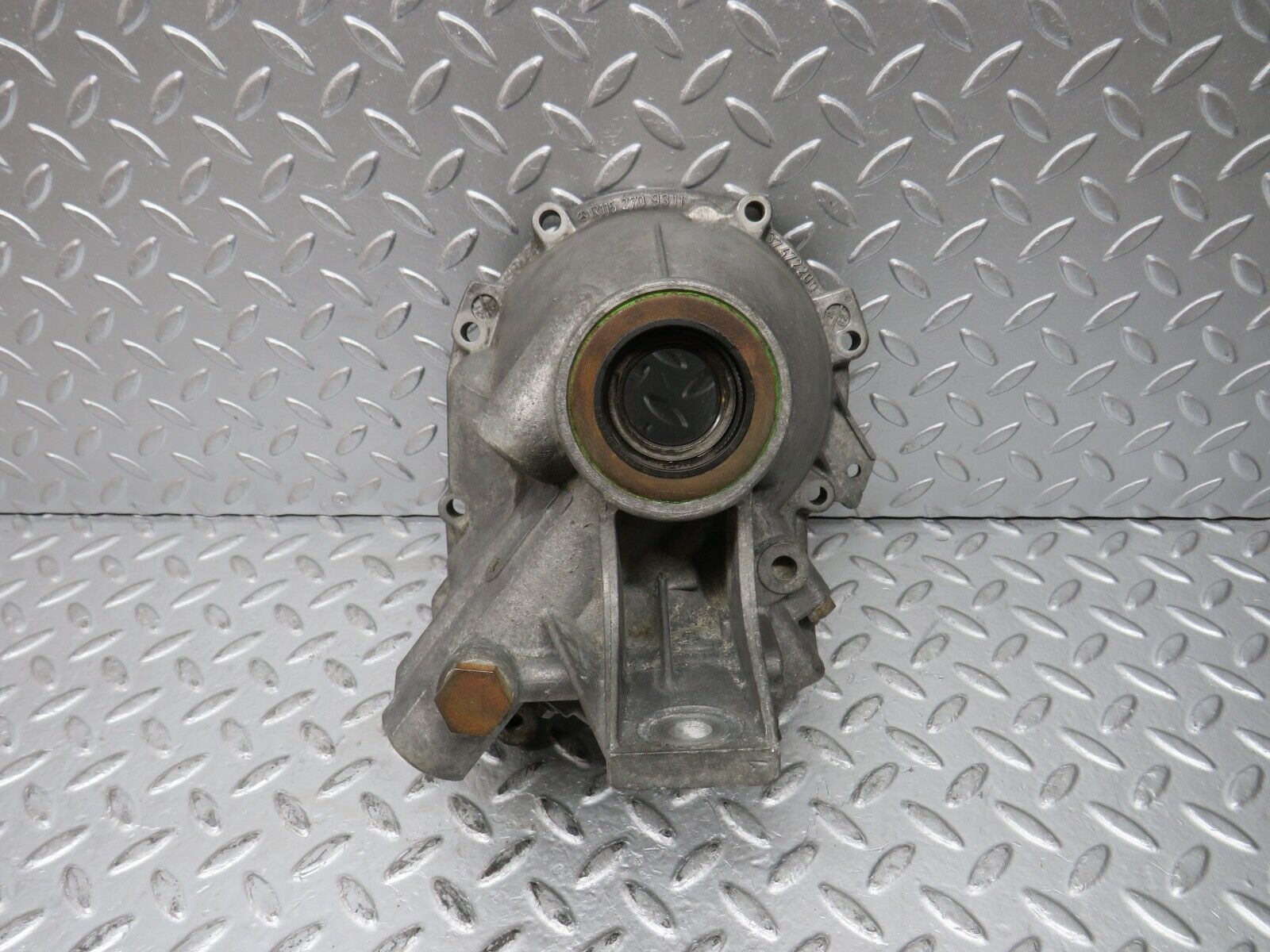 30230 Mercedes-Benz W123 230E Auto Gearbox Rear Housing 722.122 1152709311