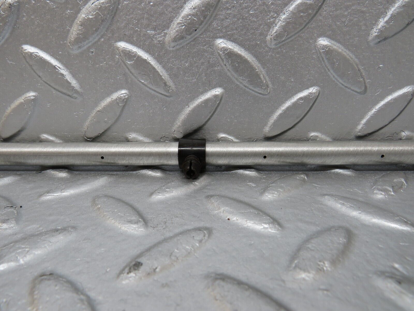 34550 Mercedes-Benz C126 380SEC Coupe Camshaft Oil Tube