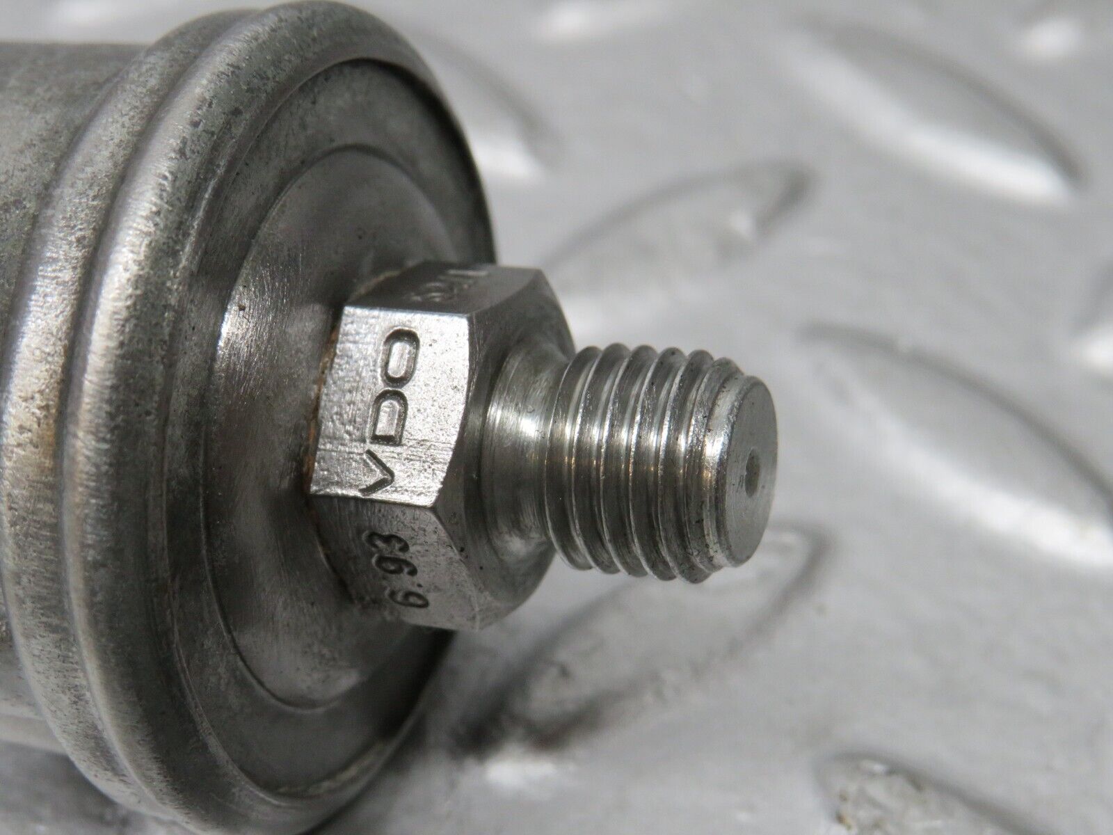 39065 Mercedes-Benz W201 190E 2.6L Oil Pressure Sensor 0065429416