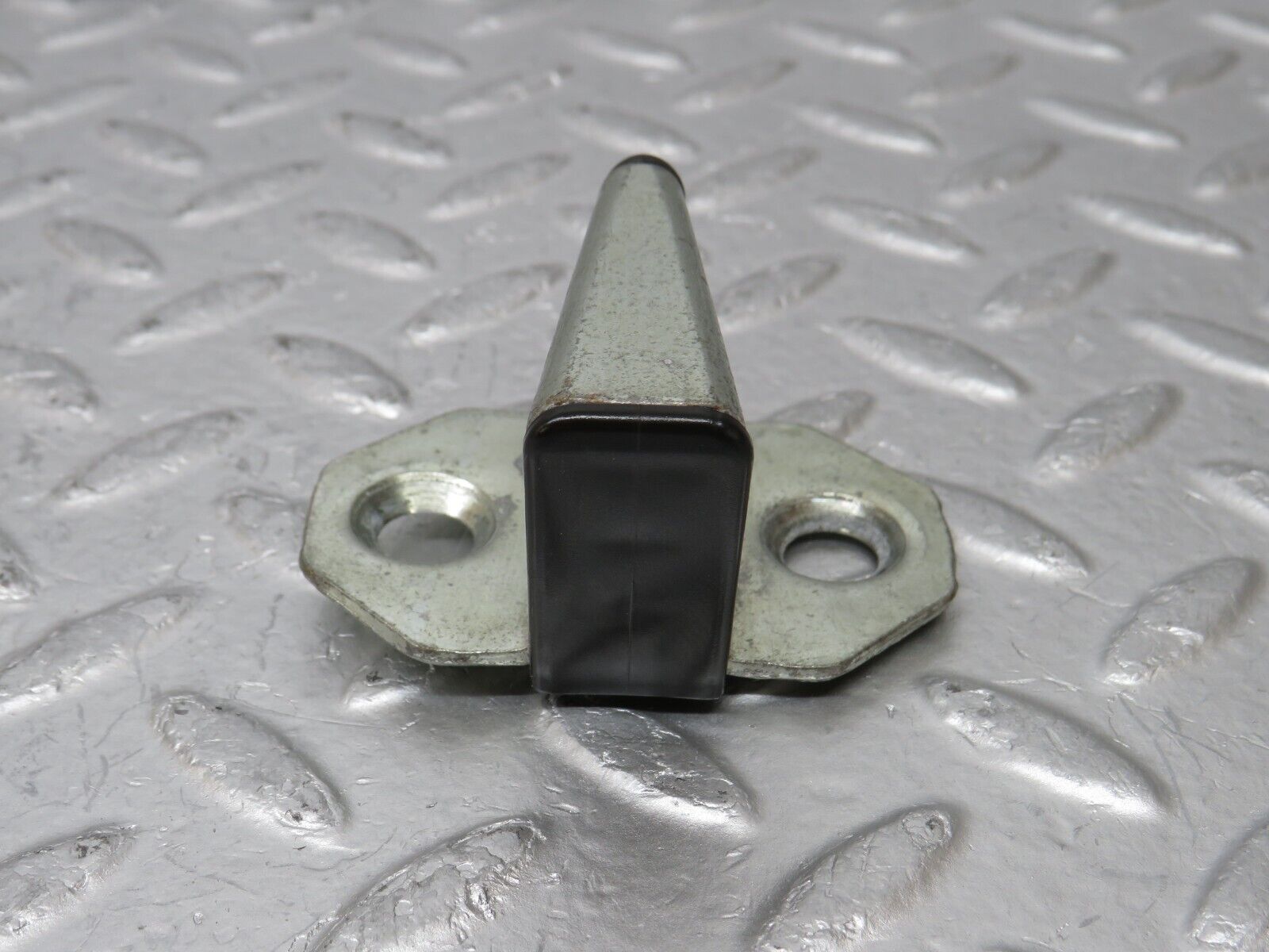 34890 Mercedes-Benz W210 320E Door Lock Latch