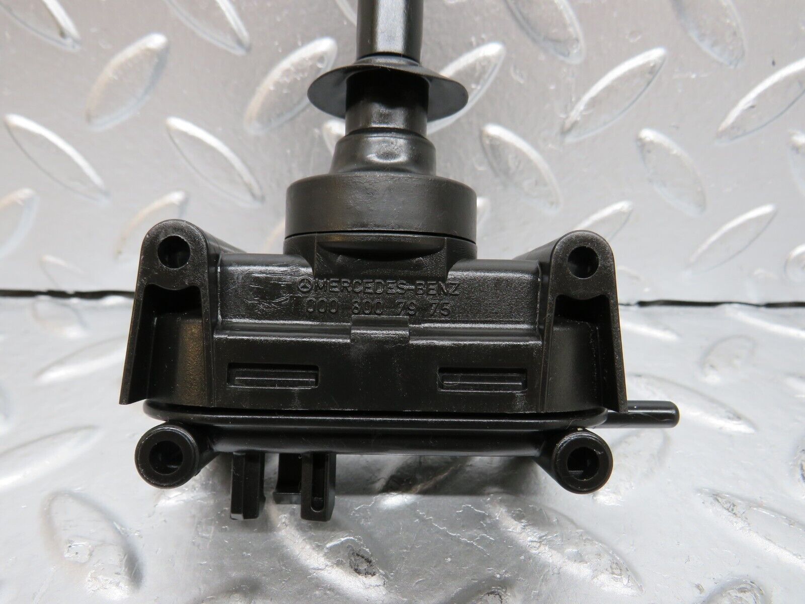 29378 Mercedes-Benz W124 230E Door Lock Vacuum Actuator Rear Right 0008007975