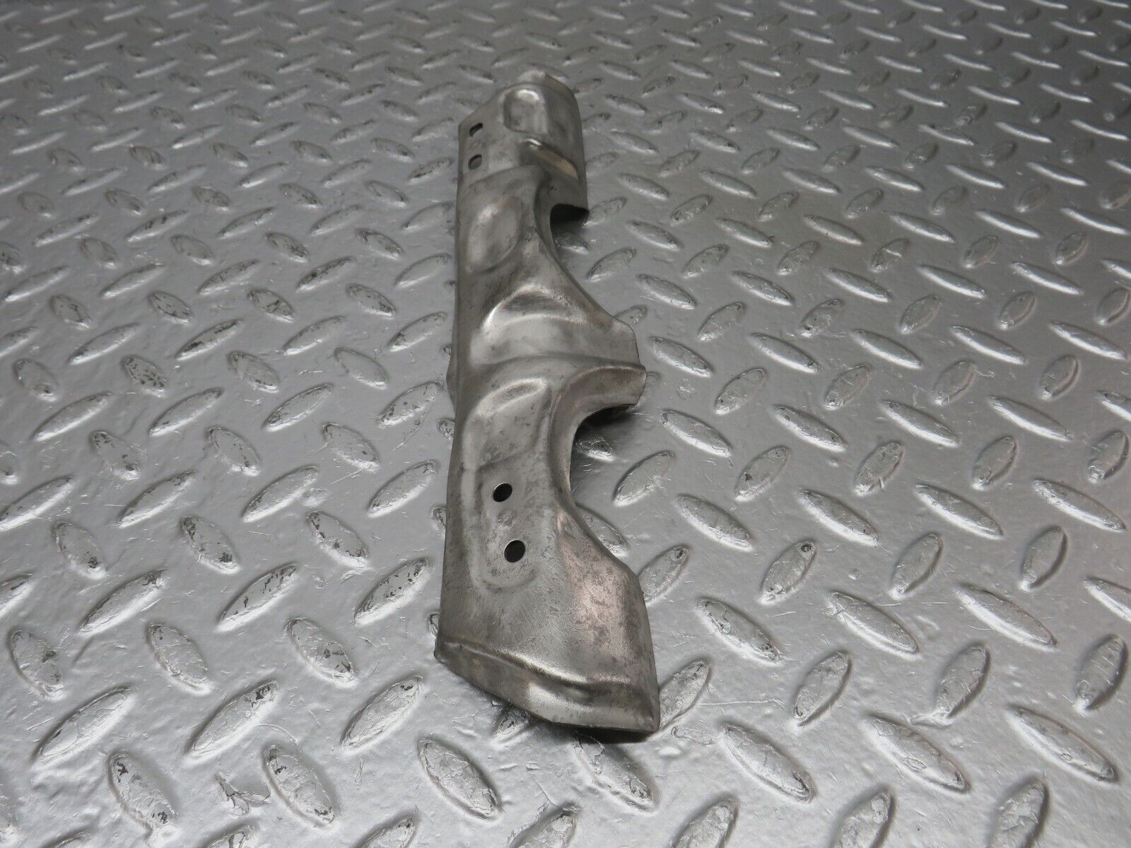 33120 Mercedes-Benz W126 380 V8 M116 Exhaust Manifold Heat Shield