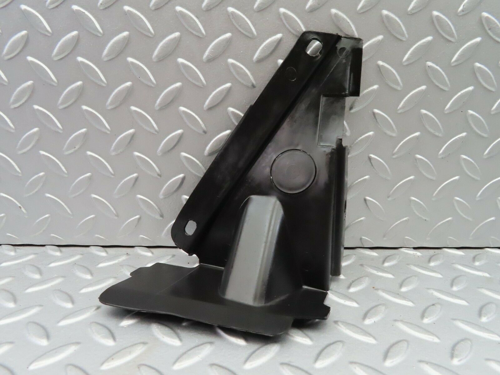 6726 Mercedes-Benz S124 E220 Wagon Covering Side Member Right 1246281007