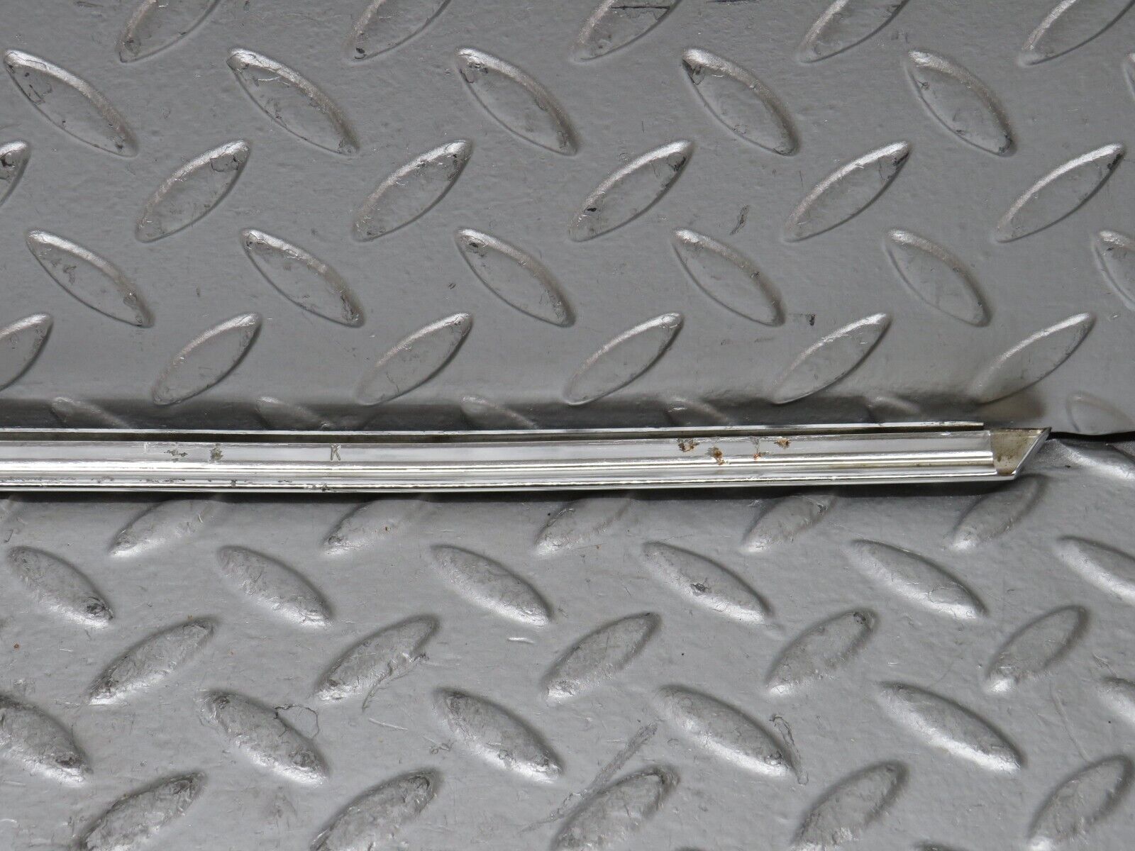 28471 Mercedes-Benz S123 240D Wagon Front Right Door Chrome Moulding Trim