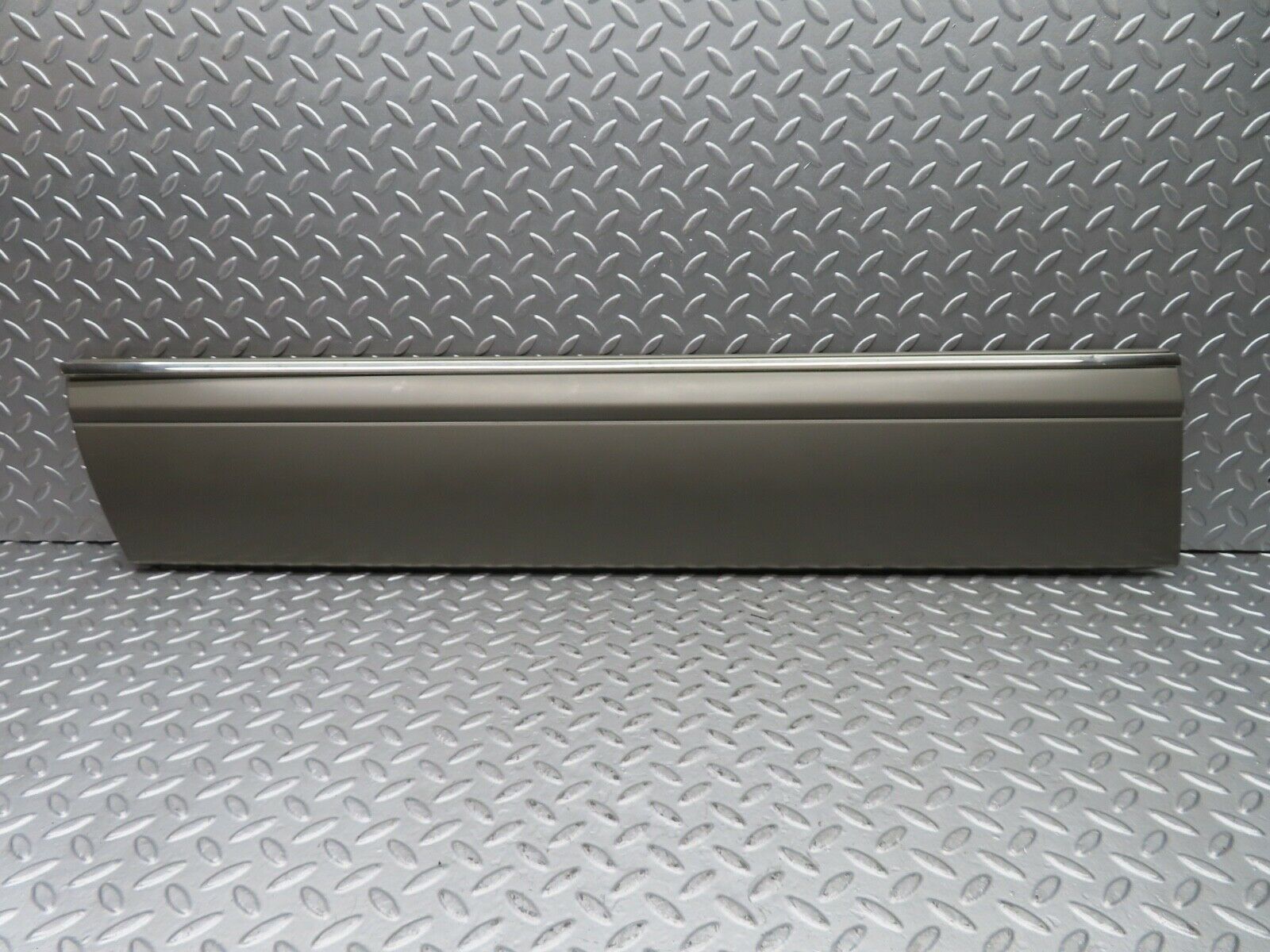 21464 Mercedes-Benz W126 300SE Front Left Door Moulding Trim 1266903740