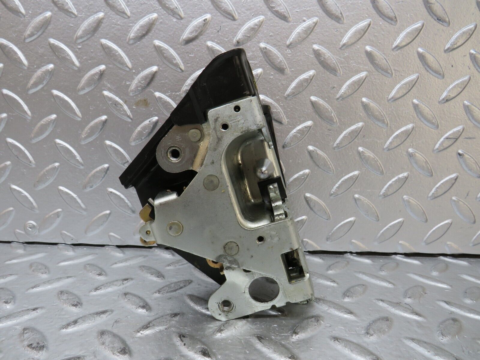 27403 Mercedes-Benz W123 280E Rear Right Door Lock Mechanism 1237230208