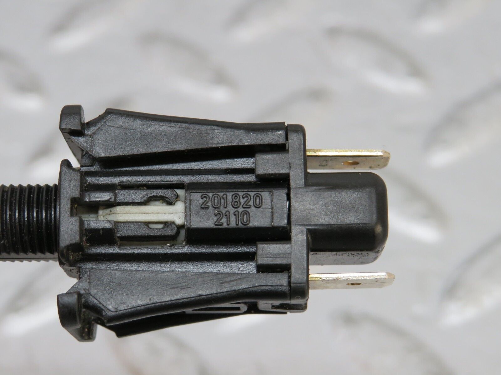 33323 Mercedes-Benz W202 C180 Door Contact Switch 2018202120