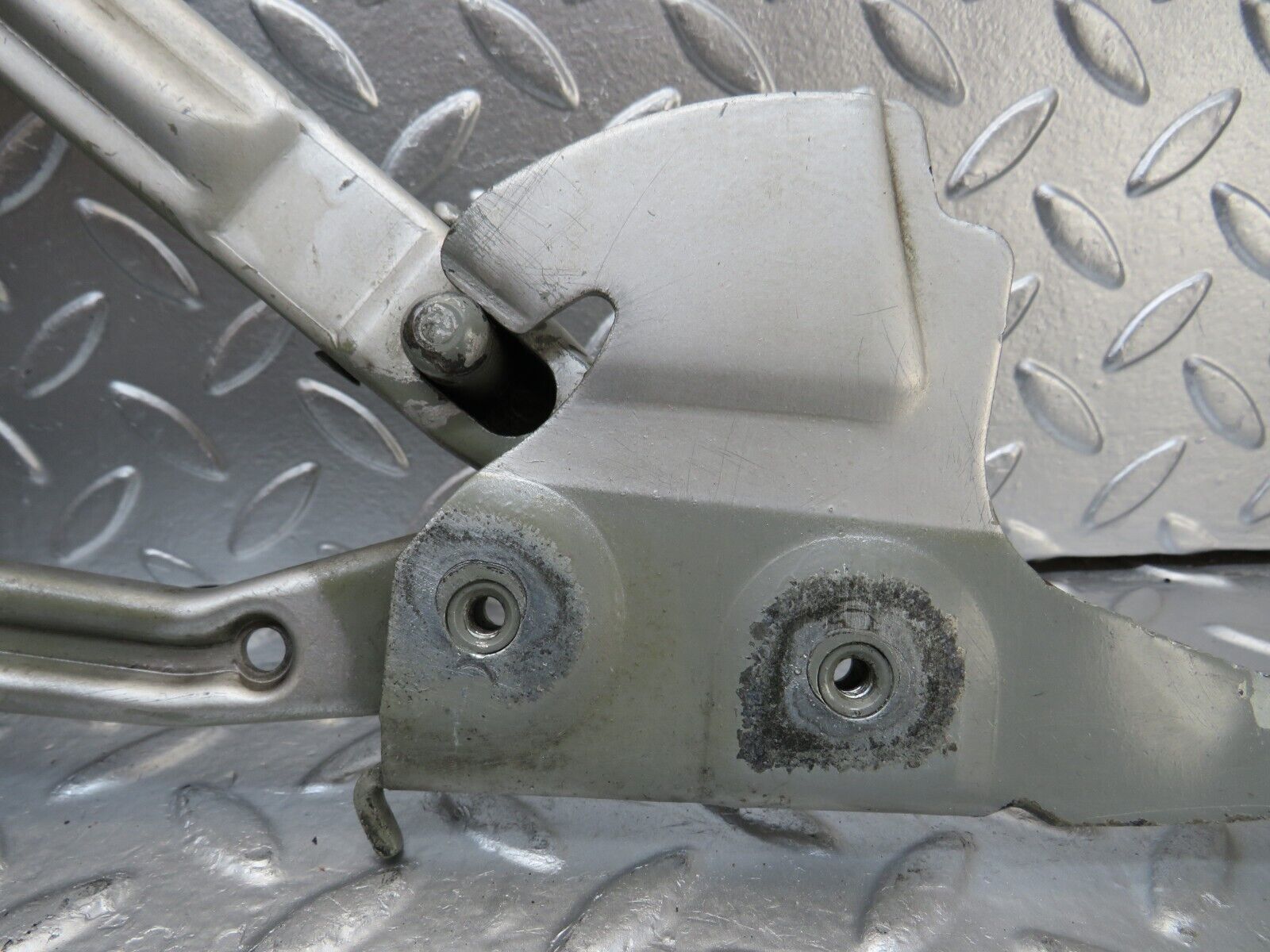 25023 Mercedes-Benz W140 S320 Bonnet Hinge Left Side 1298800128