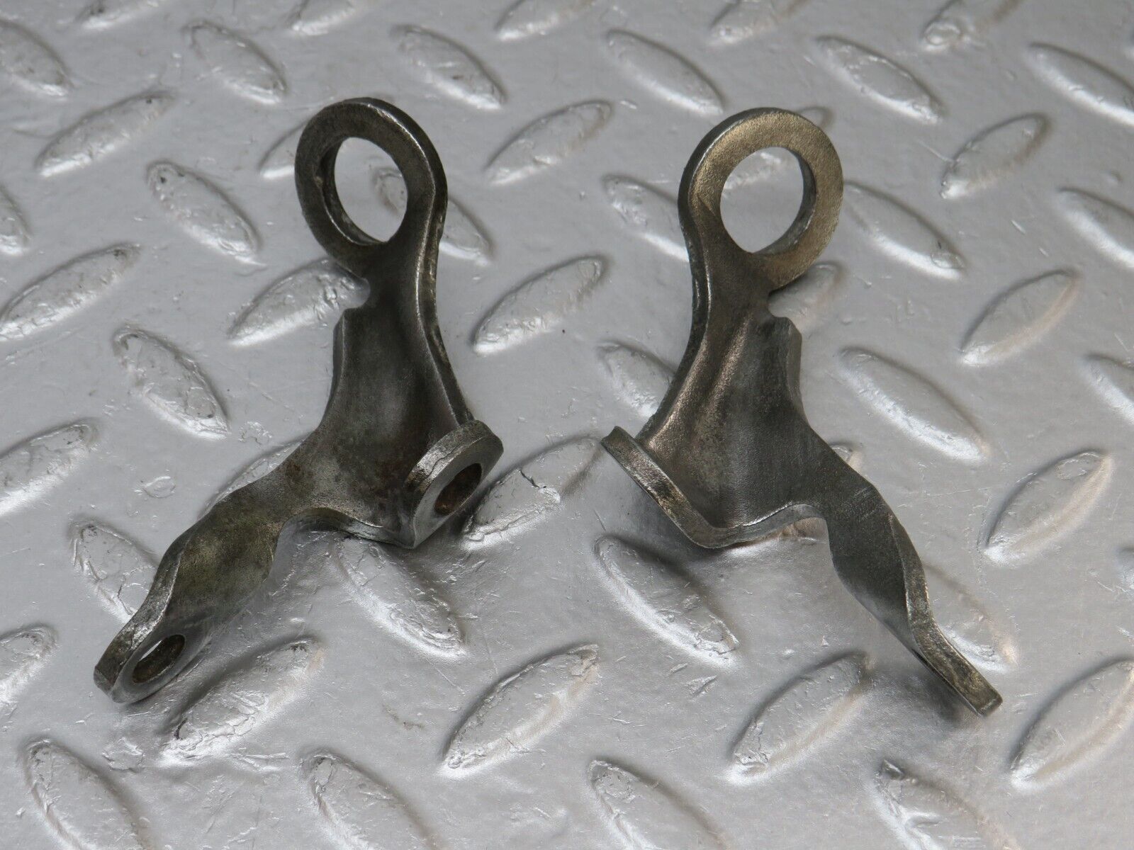 34490 Mercedes-Benz C126 380SEC Coupe Engine Lifting Eyes Hooks