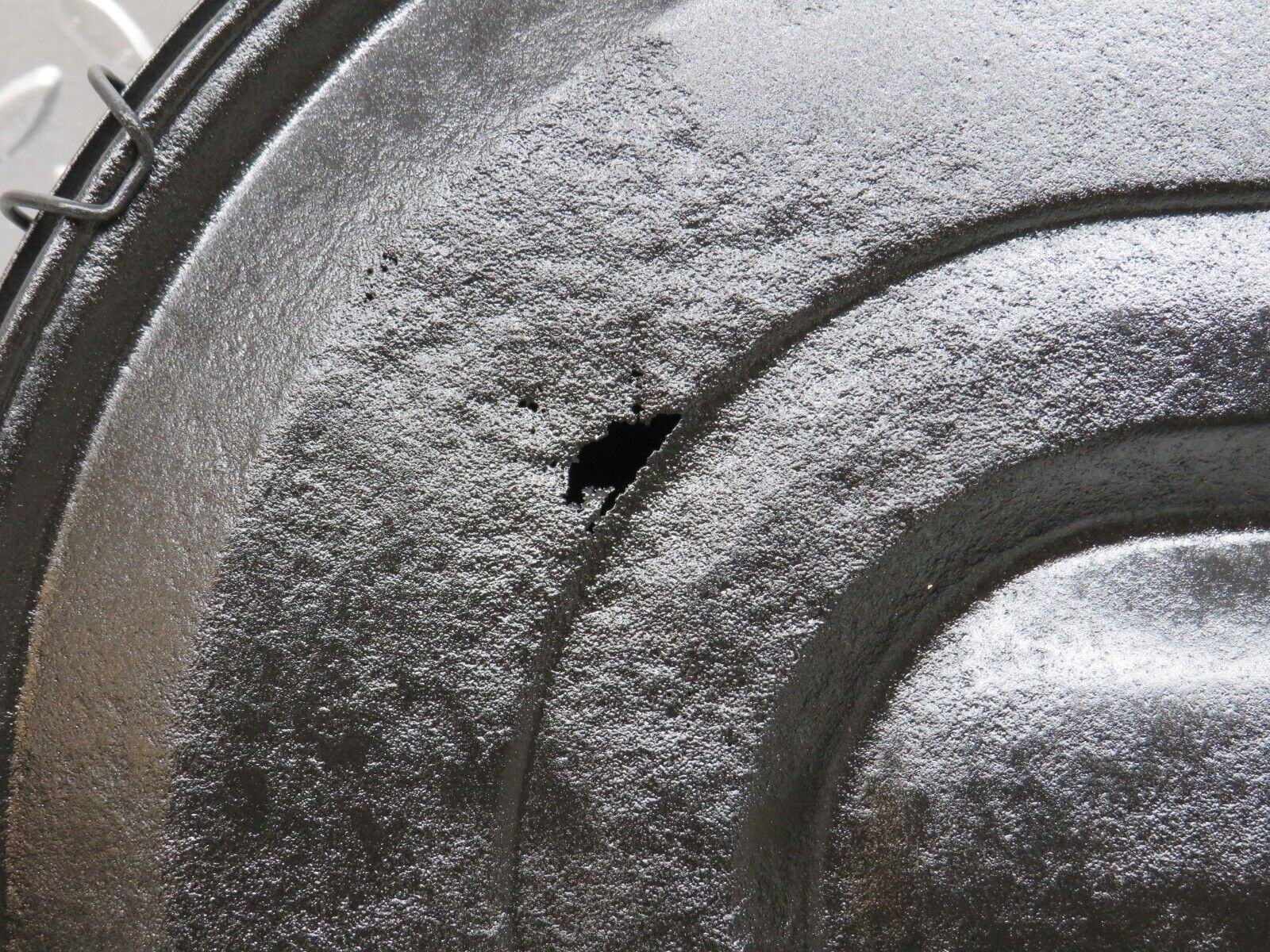 28027 Mercedes-Benz W123 280E Air Filter Box Housing 0100949502