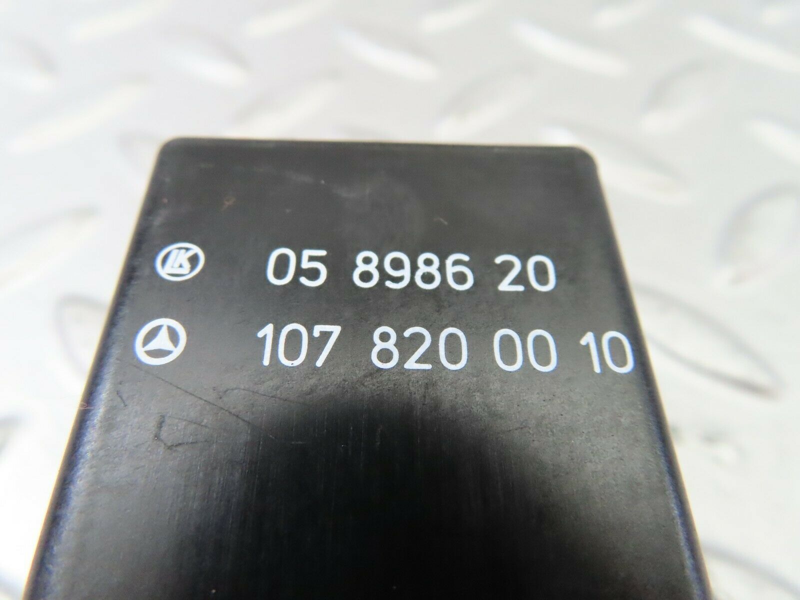 7657 Mercedes-Benz S123 230TE Wagon Heated Window Relay 1078200010