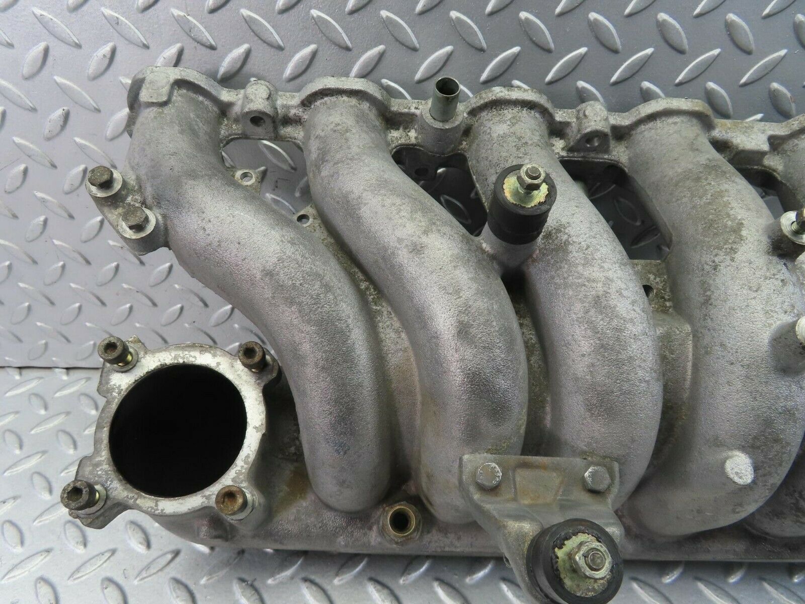 8560 Mercedes-Benz W116 Intake Manifold 1101412901