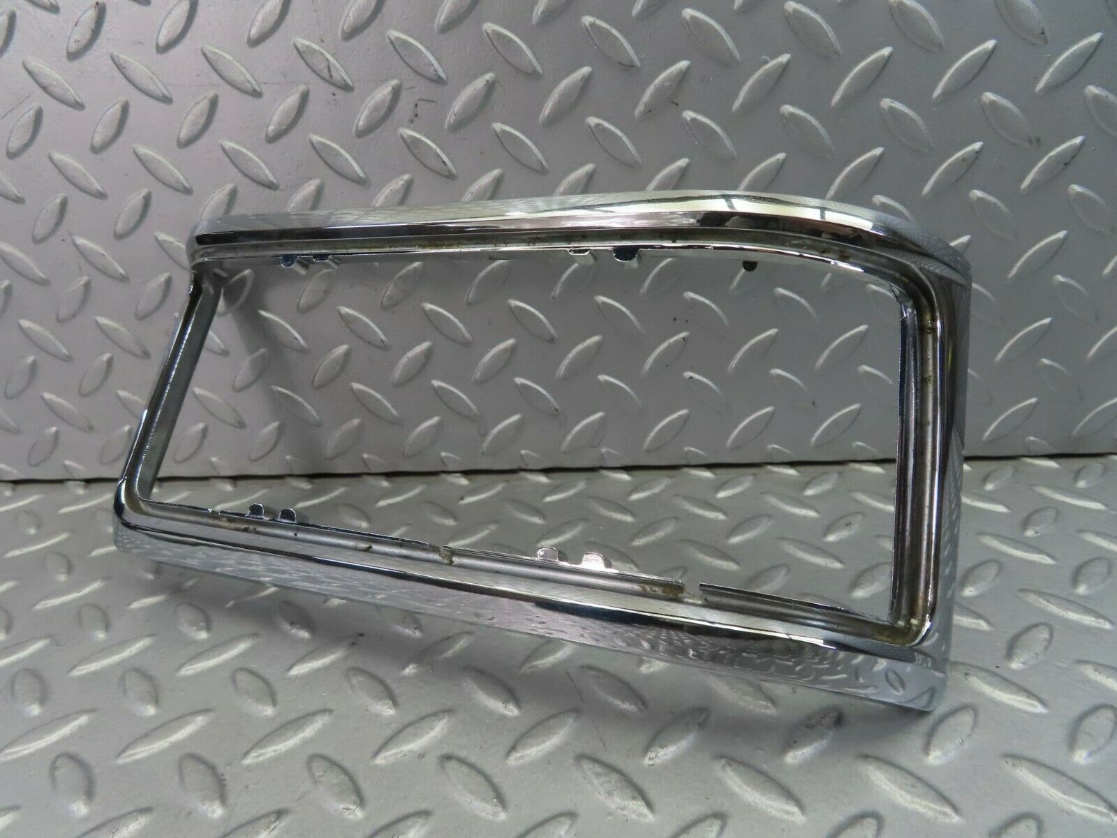 8512 Mercedes-Benz W115 Tail Light Chrome Frame Right 1158260259