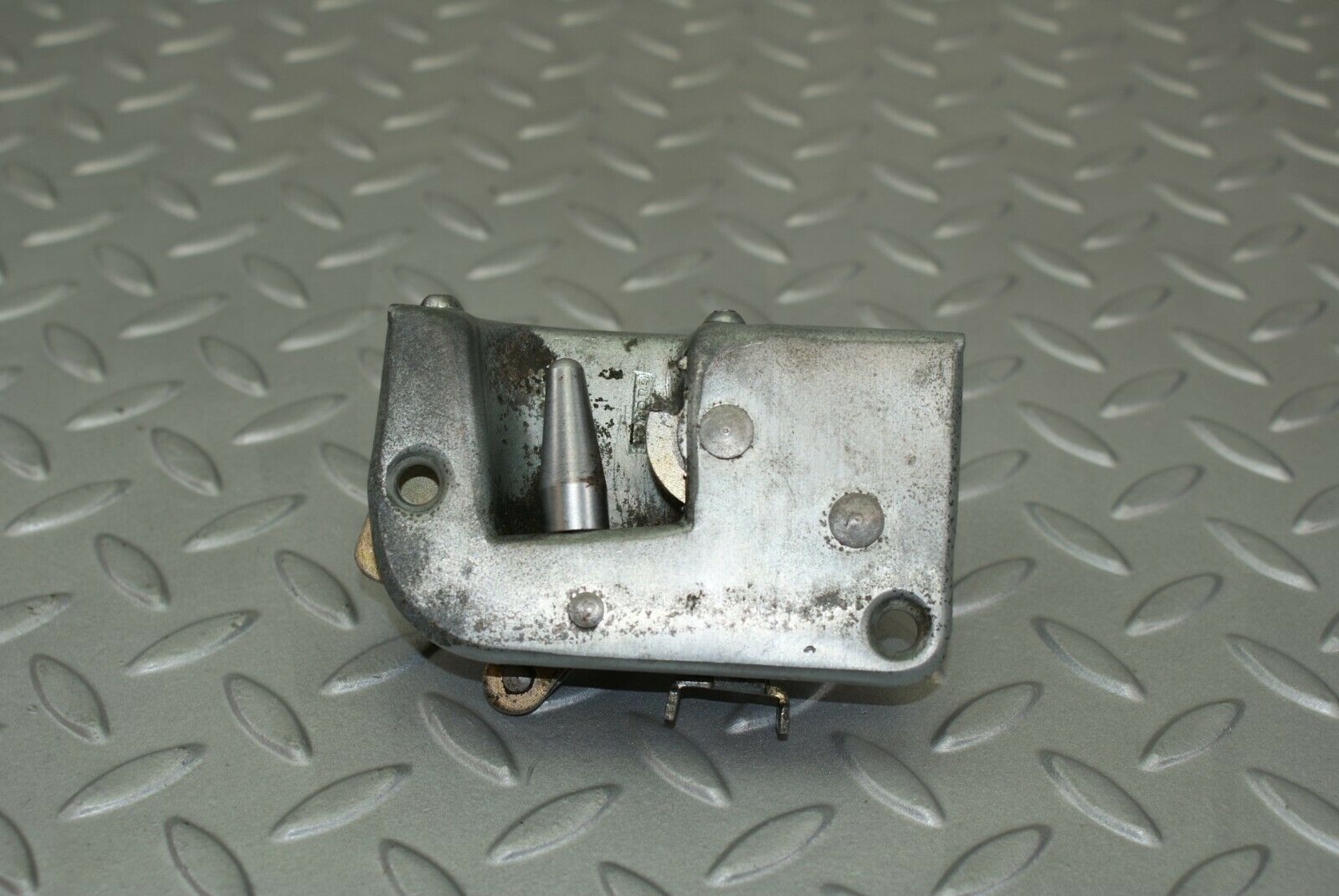 3121 Mercedes-Benz W115 220D Front Left Door Lock Mechanism