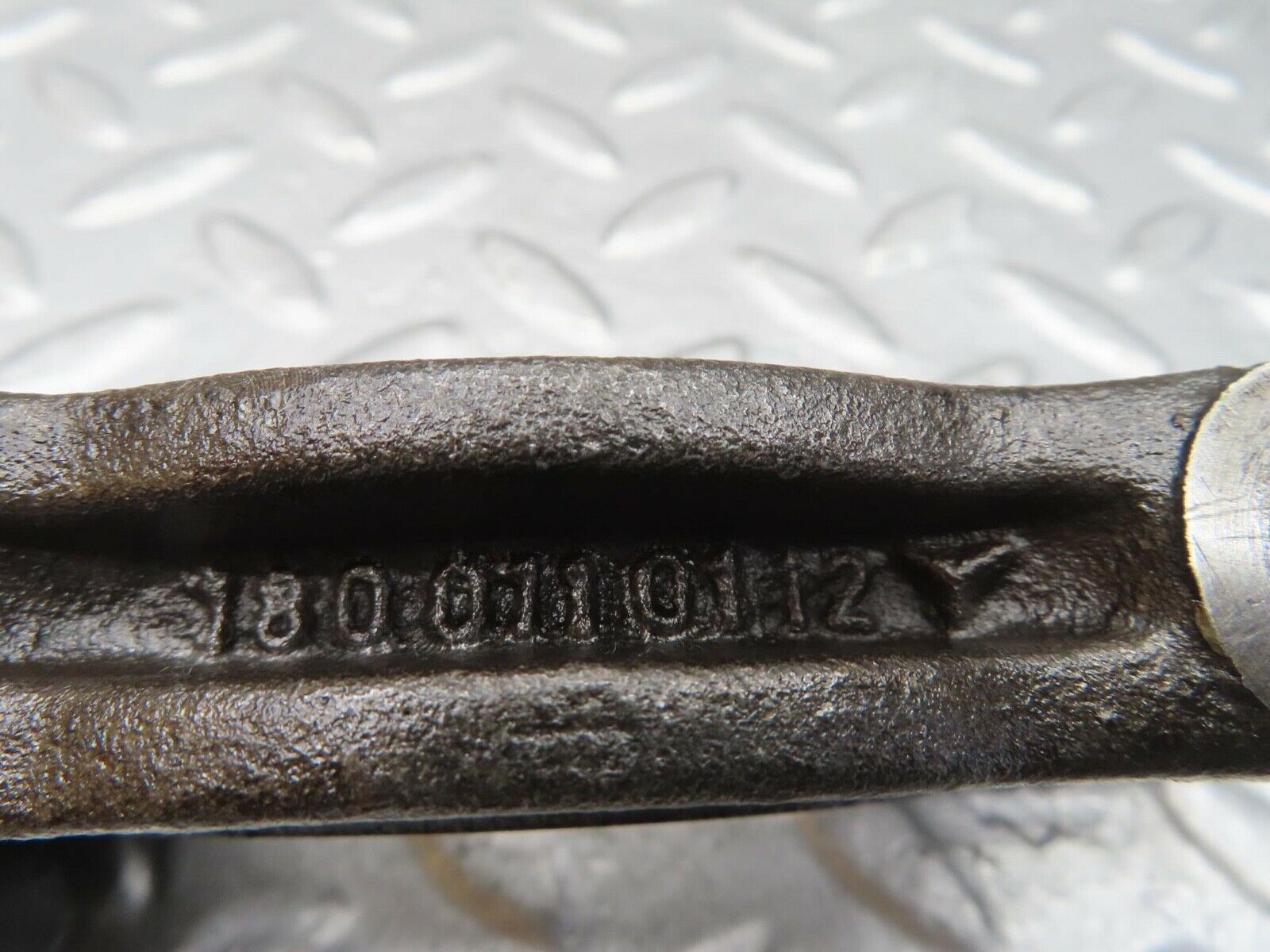 12872 Mercedes-Benz W111 220SE Crankshaft Bearing Holder Block 1800110112