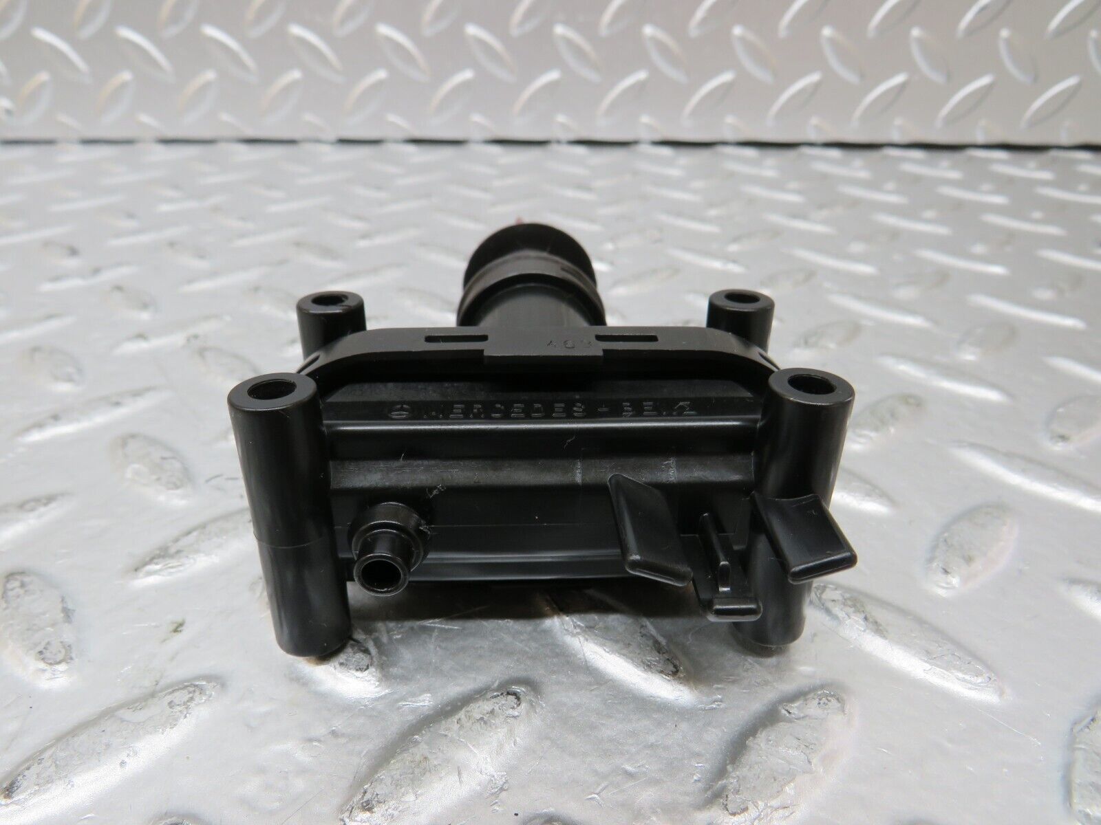 25995 Mercedes-Benz W124 280E Door Lock Vacuum Actuator