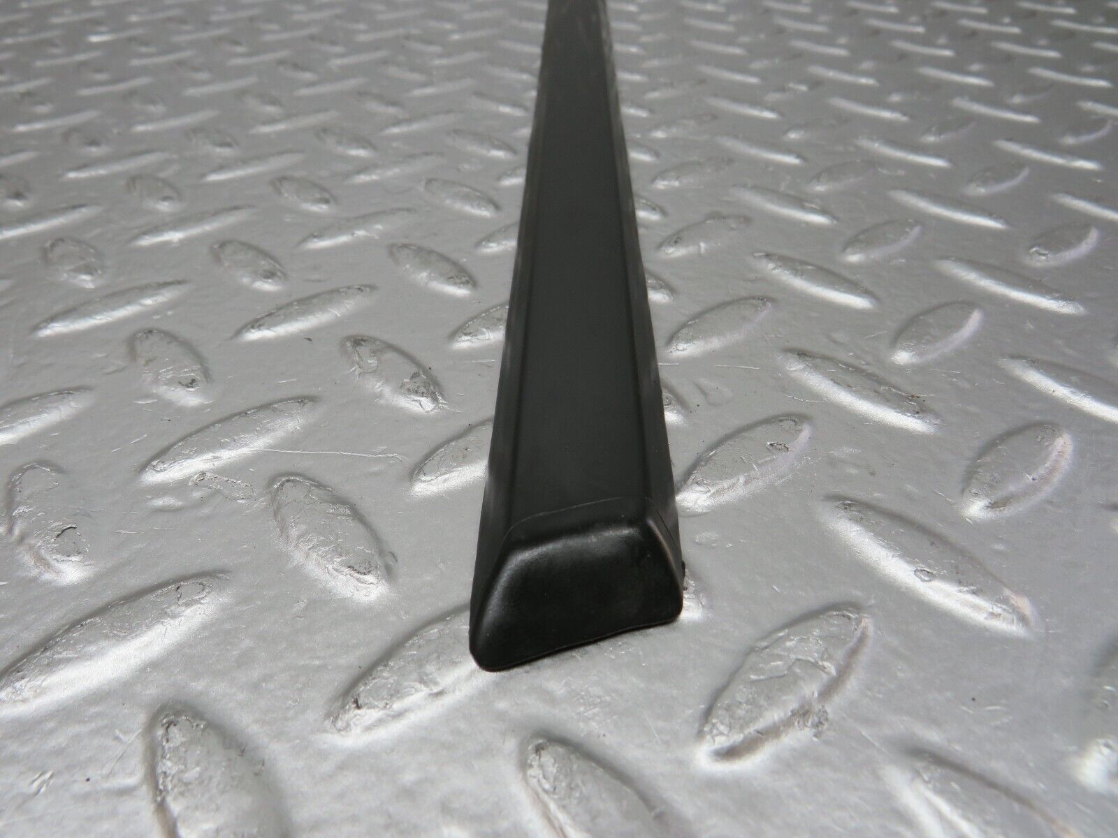 30790 Mercedes-Benz W201 190E 2.0L Rear Right Fender Wing Centre Moulding Trim