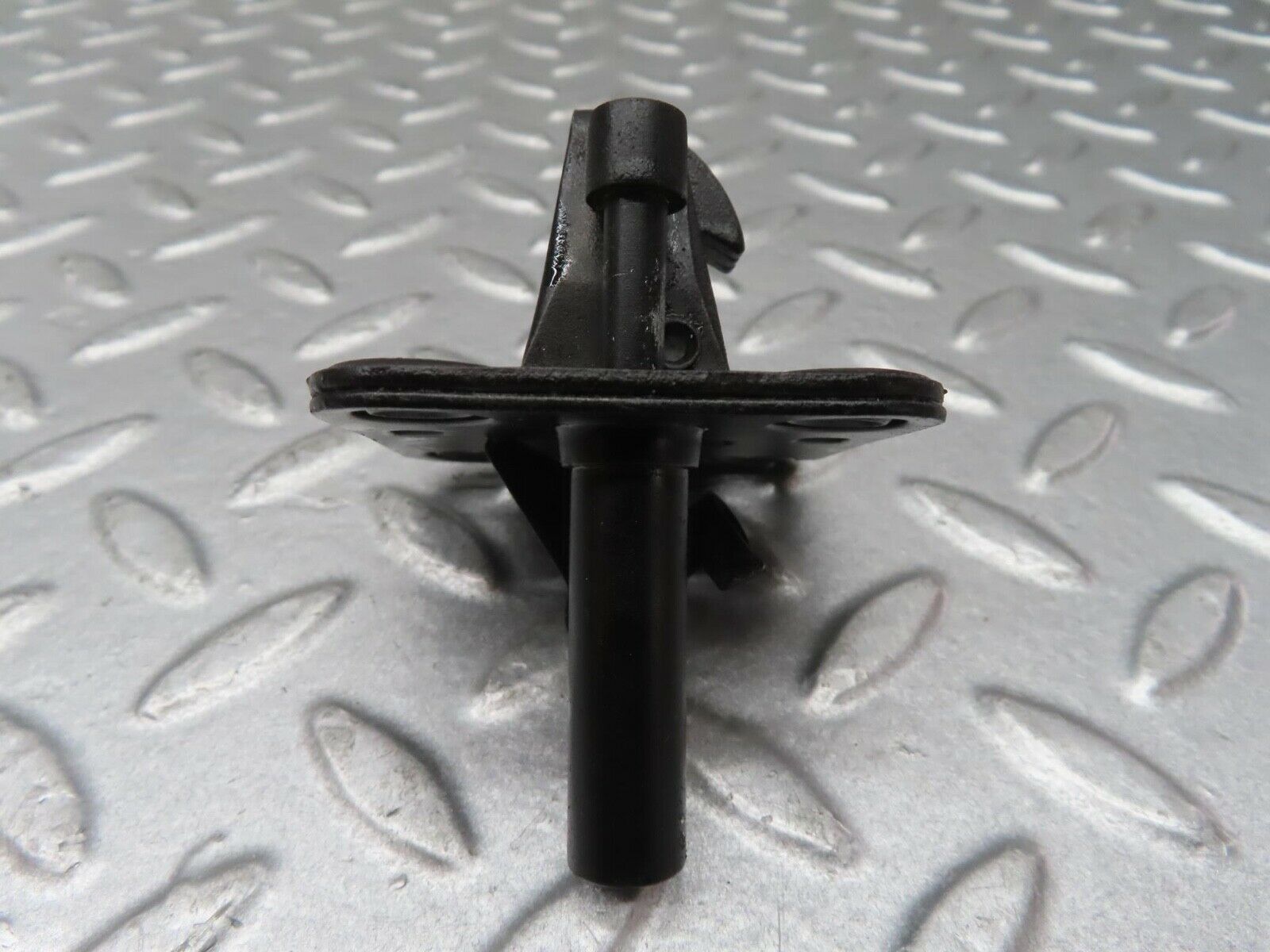 13561 Mercedes-Benz W123 200 Bonnet Lock Catch