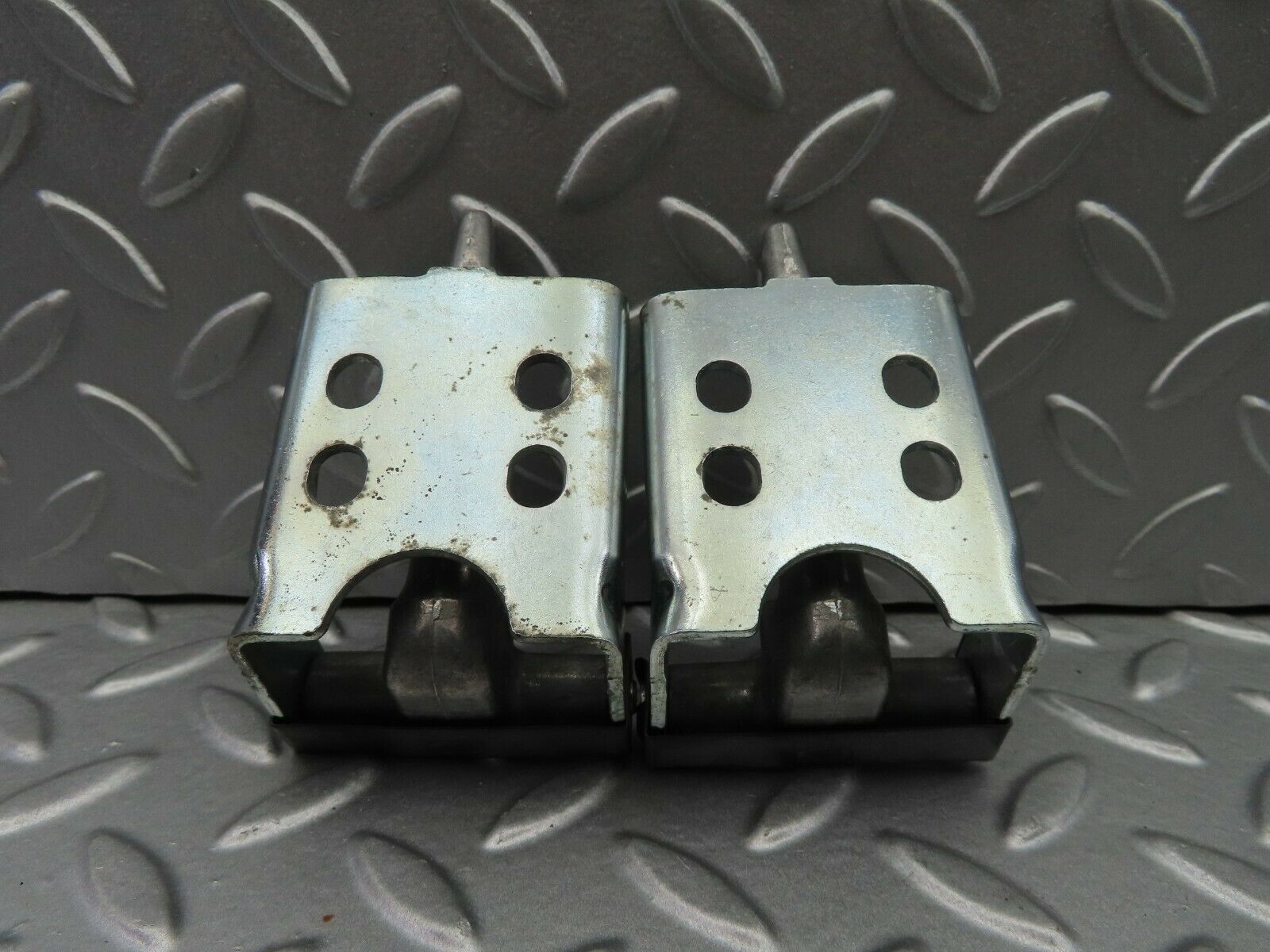 6626 Mercedes-Benz S124 E220 Wagon Boot Folding Seat Hinge Bottom