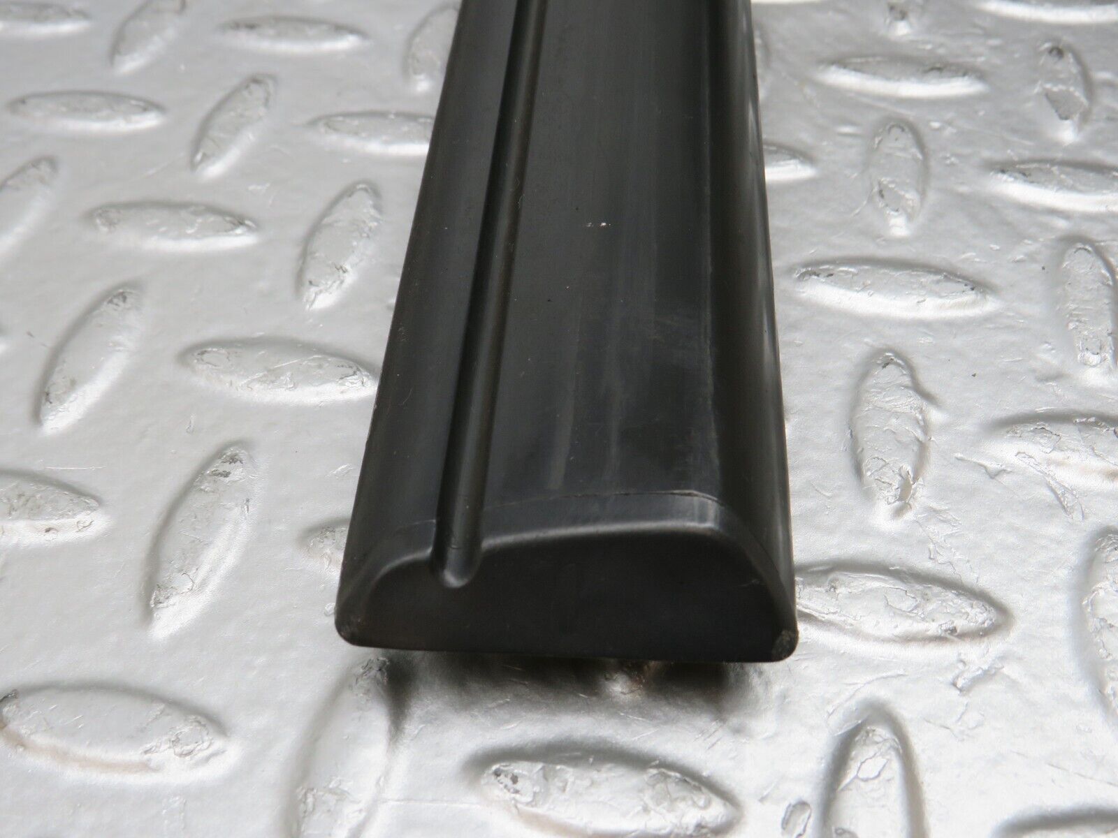 33959 Mercedes-Benz W124 260E Rear Left Door Centre Moulding Trim