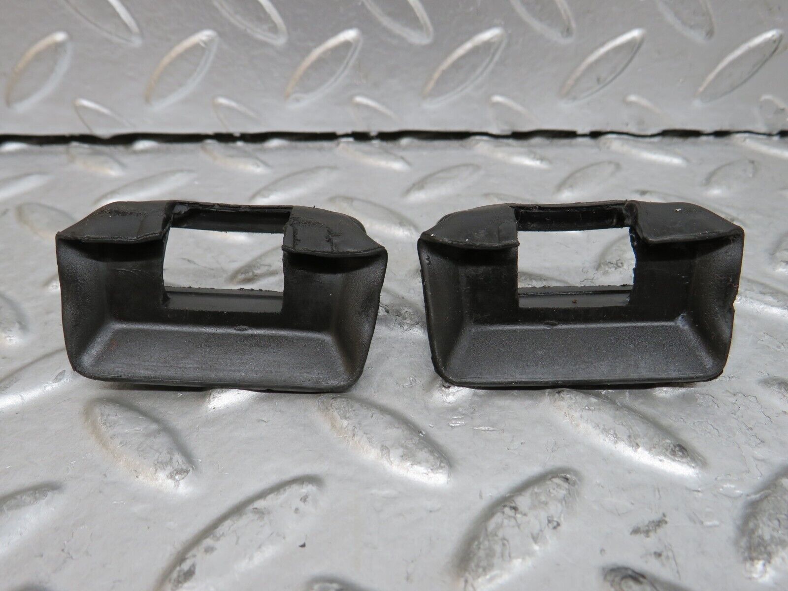 29143 Mercedes-Benz C124 320CE Door Check Strap Rubber Seal Pair 2017270430