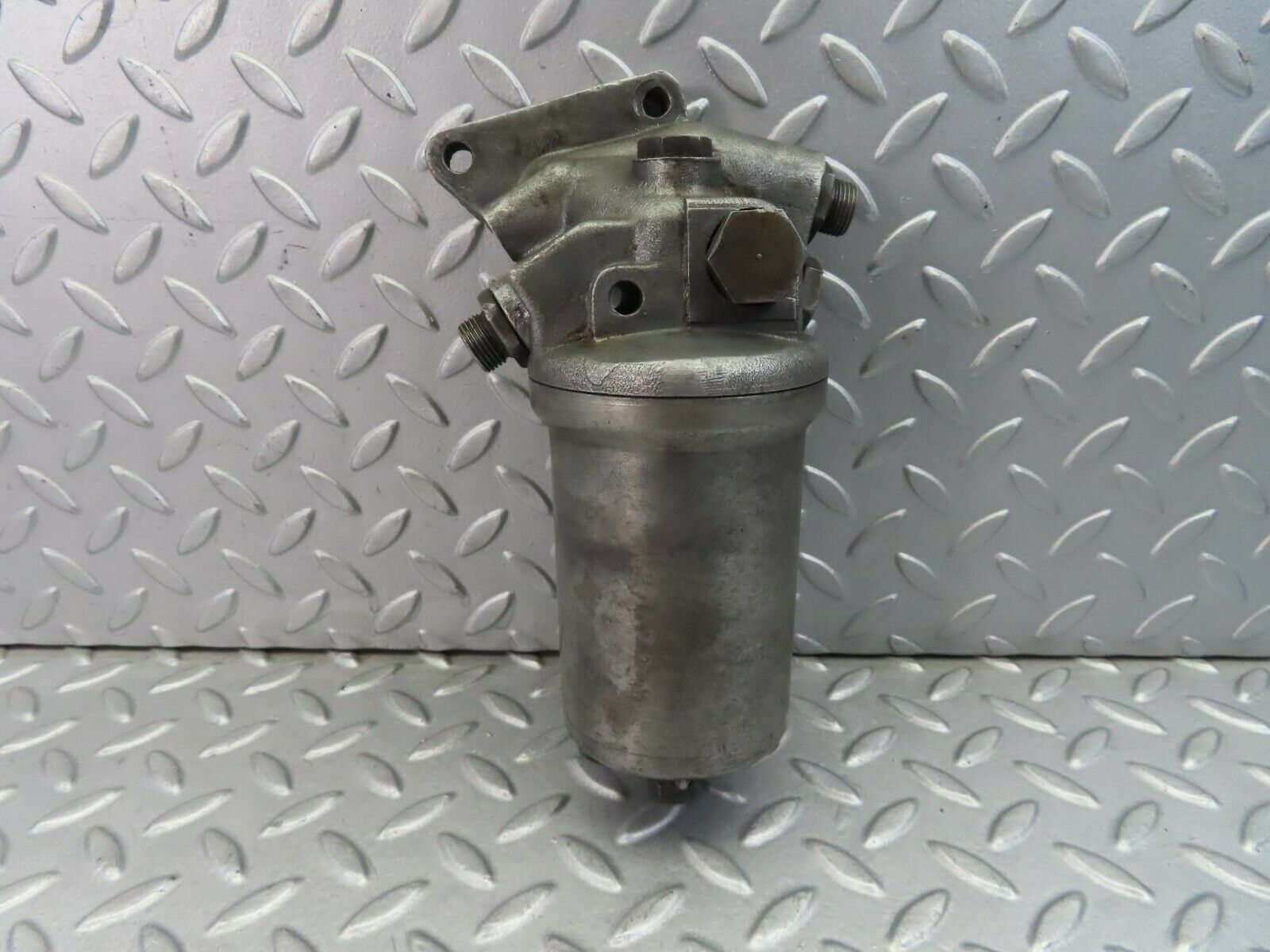 8502 Mercedes-Benz W108 Oil Filter Housing
