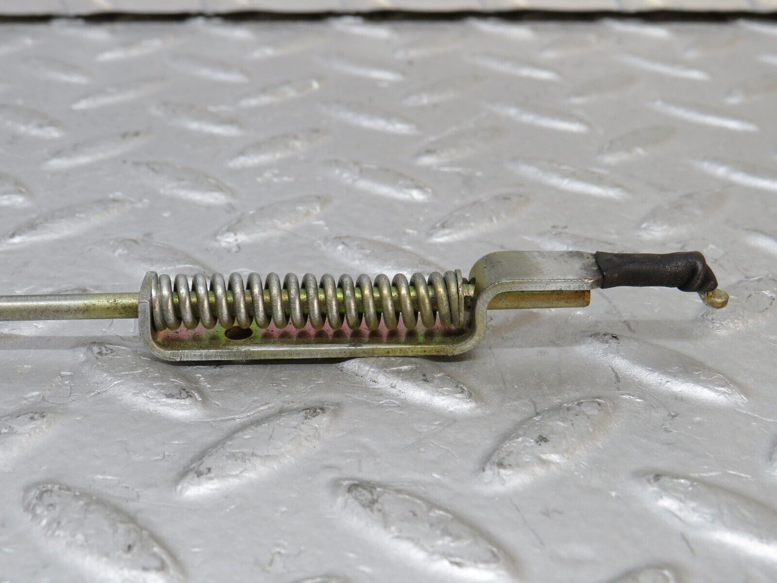 37295 Mercedes-Benz W109 300SEL Door Lock Control Bar