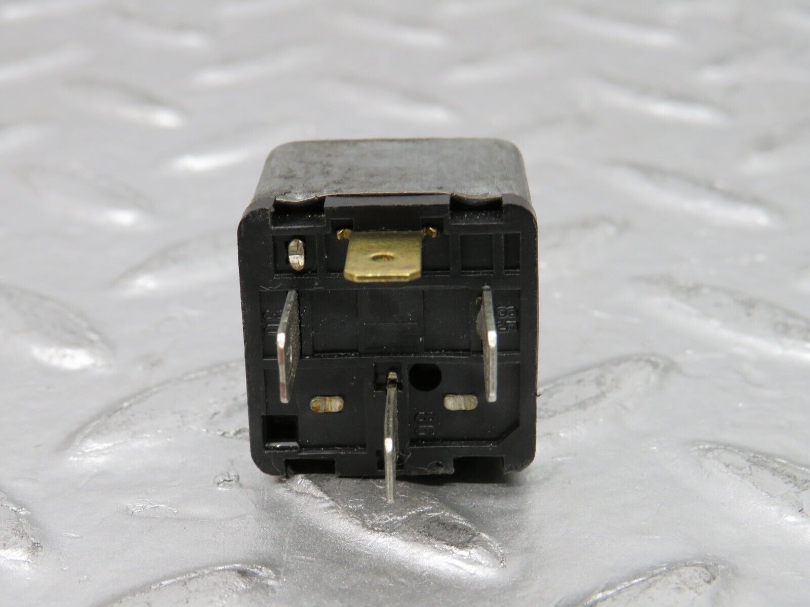 29977 Porsche 924 Multi Purpose Relay Hella 00351008